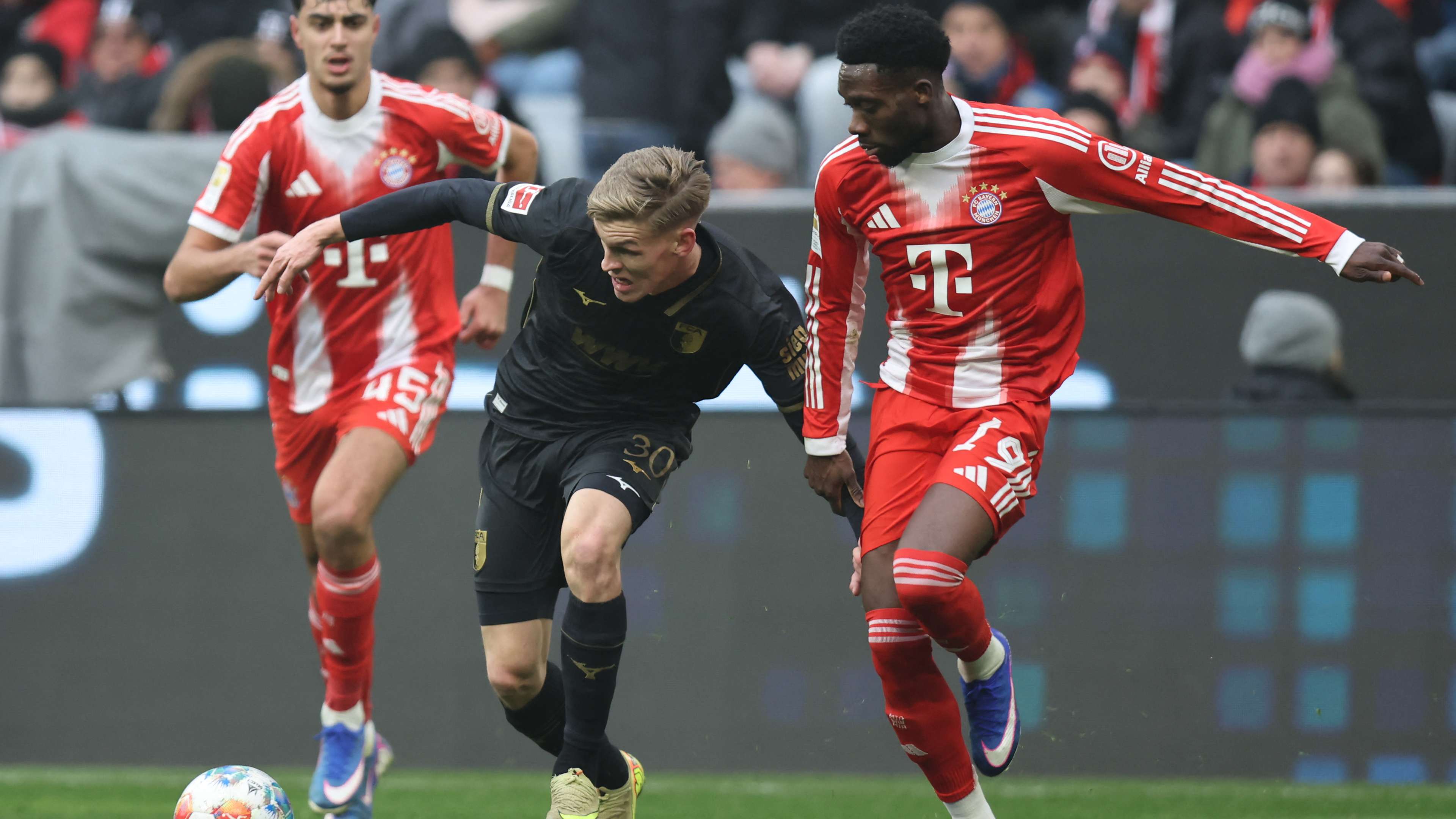 FBL-GER-BUNDESLIGA-BAYERN MUNICH-AUGSBURG