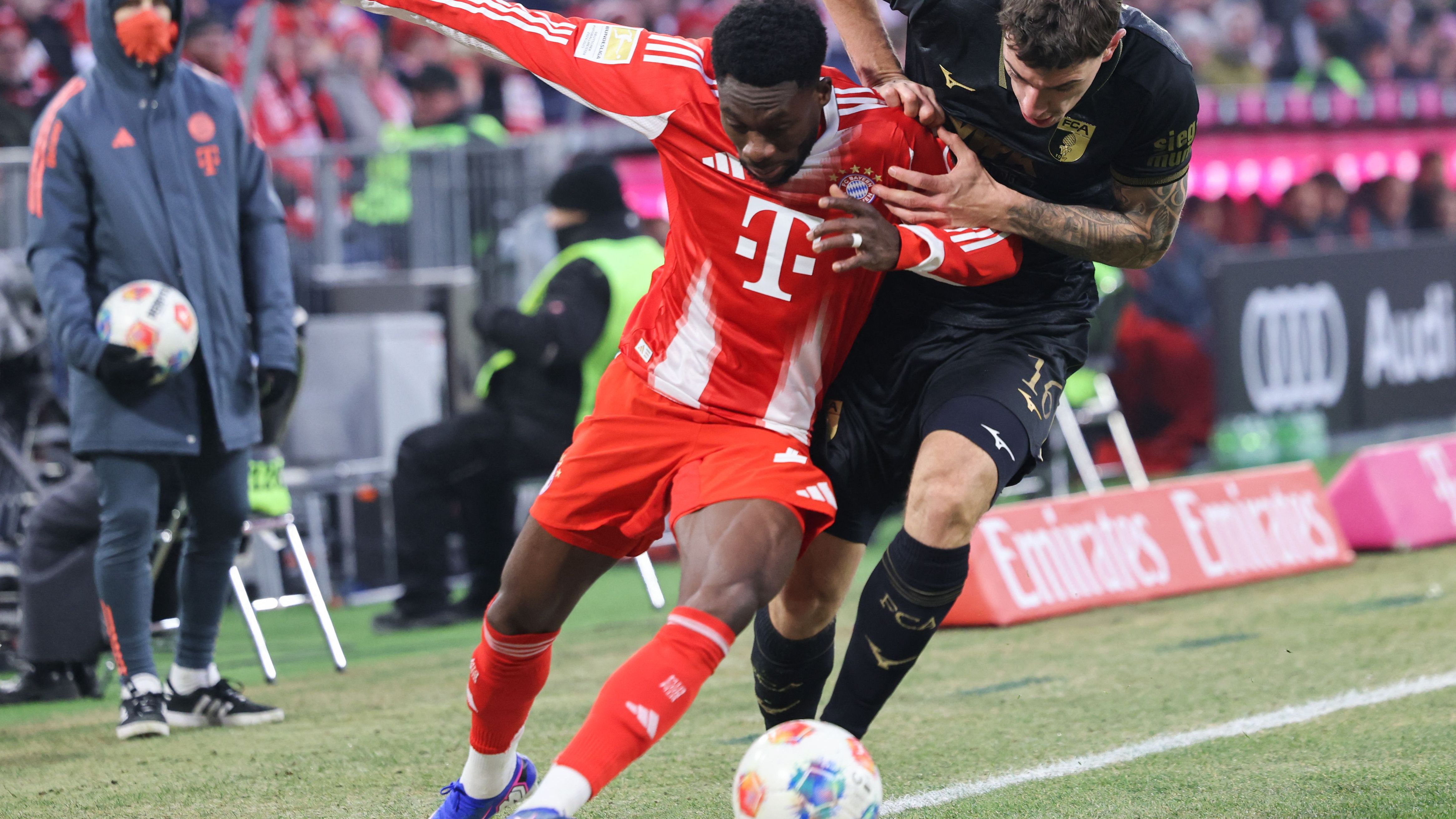 FBL-GER-BUNDESLIGA-BAYERN MUNICH-AUGSBURG