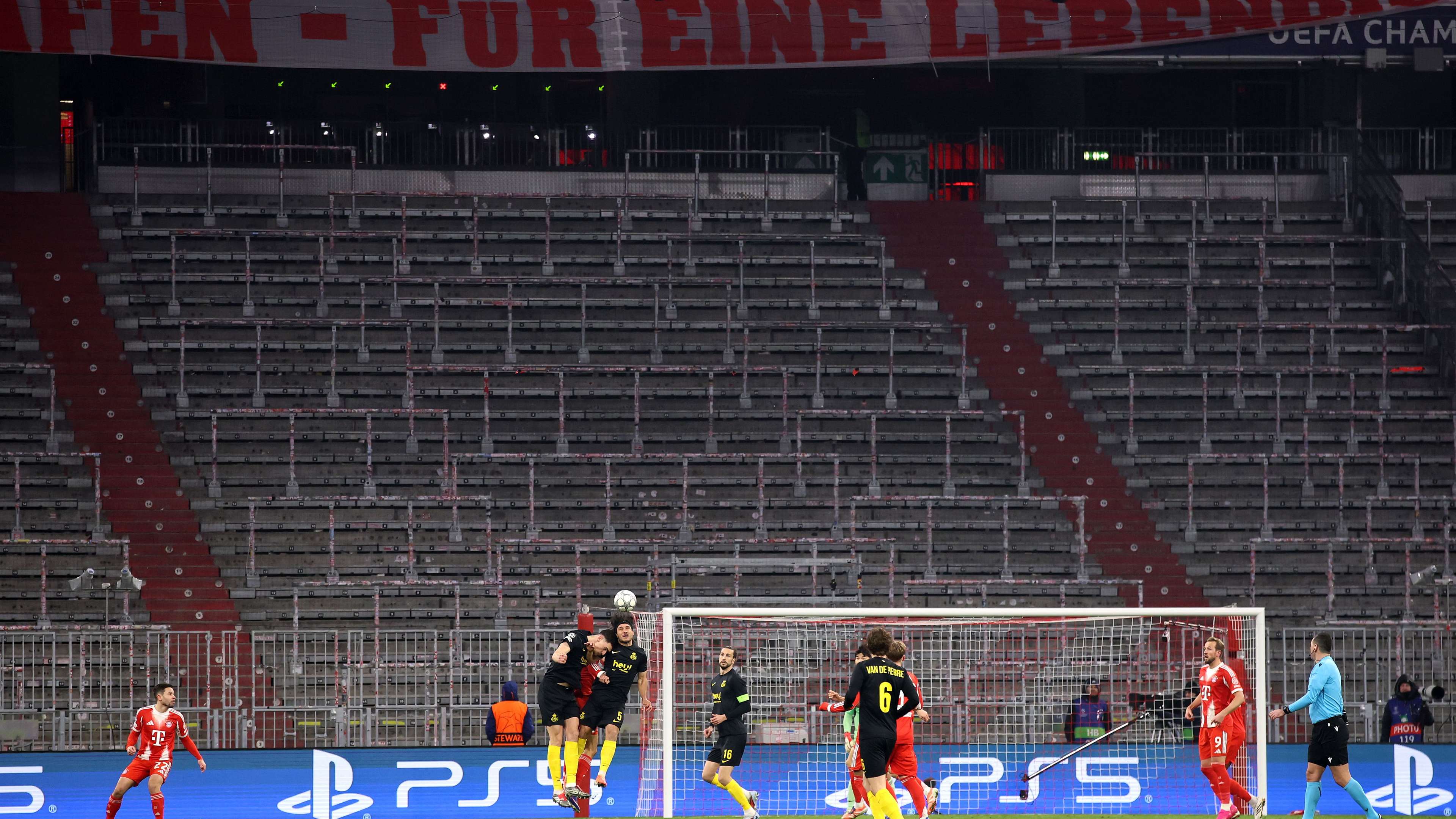 FC Bayern München v R. Union Saint-Gilloise - UEFA Champions League 2025/26 League Phase MD7