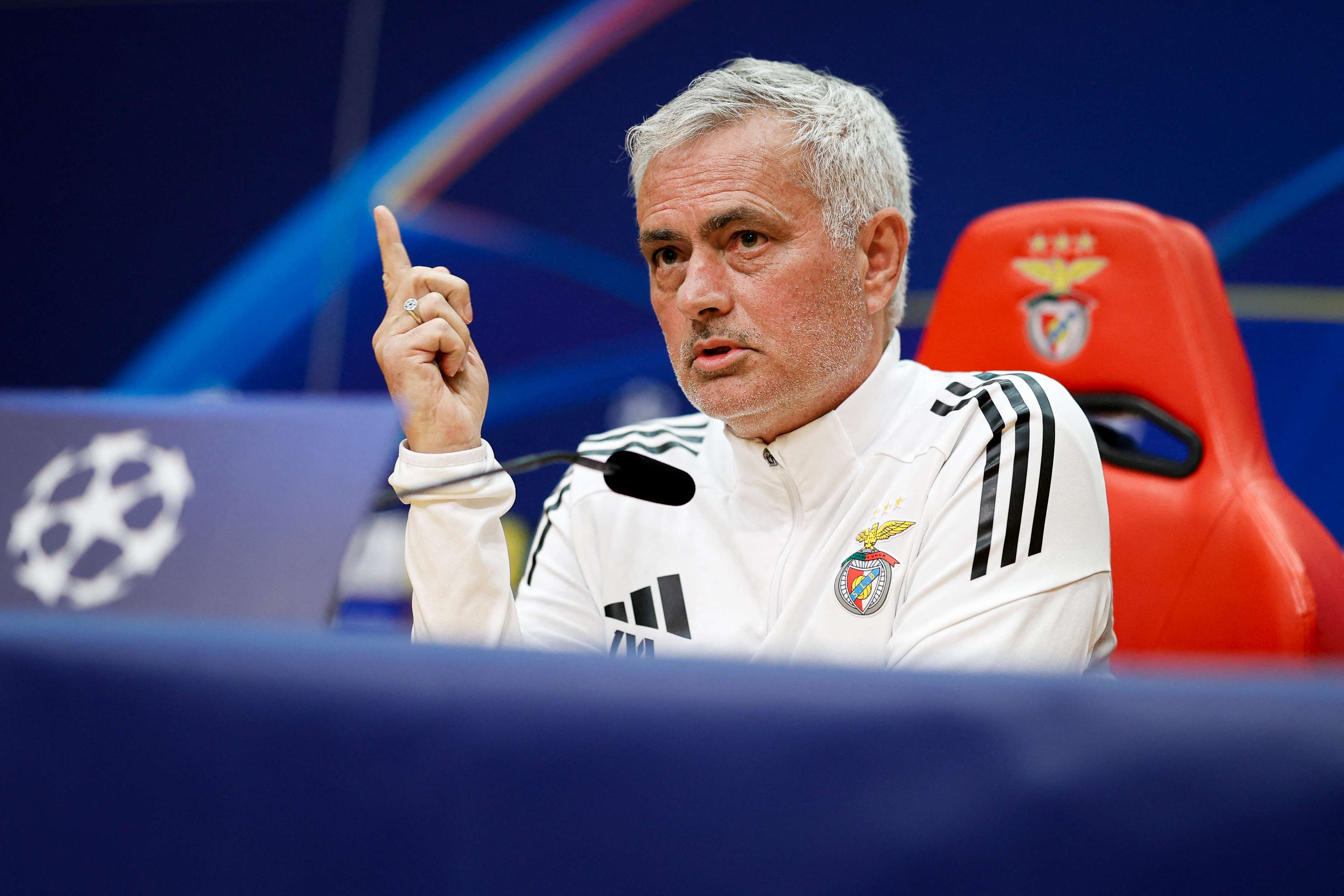 FBL-EUR-C1-BENFICA-PRESSER