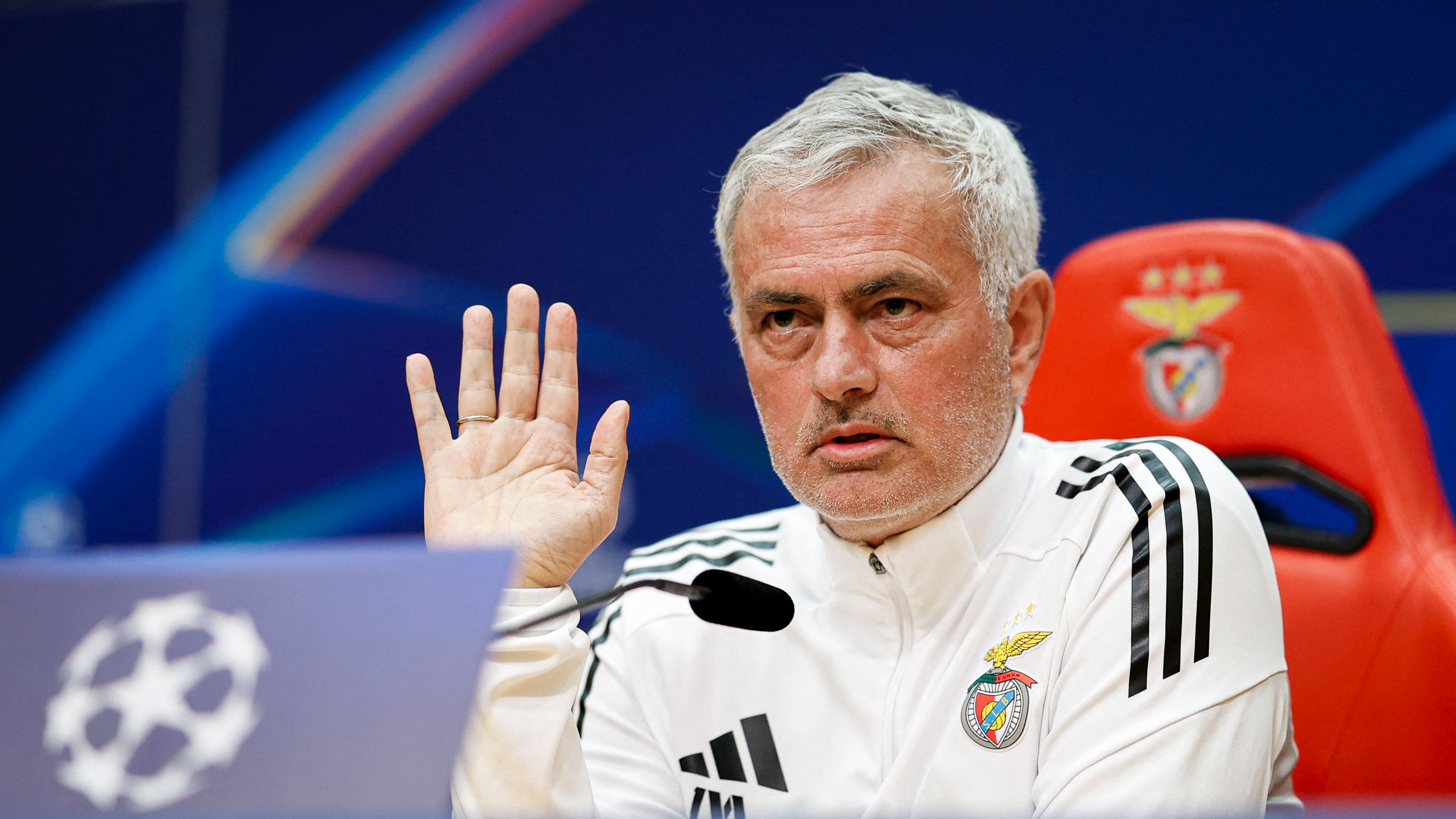 FBL-EUR-C1-BENFICA-PRESSER