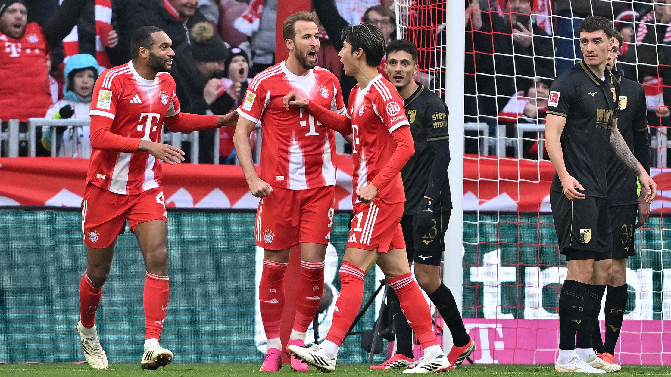 FC Bayern München v FC Augsburg - Bundesliga