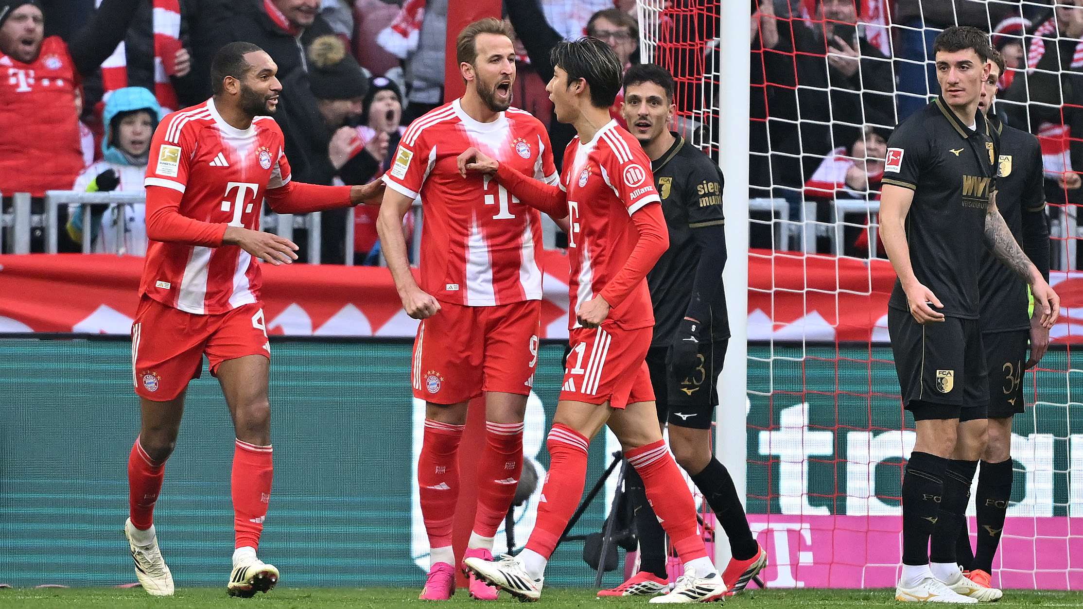 FC Bayern München v FC Augsburg - Bundesliga