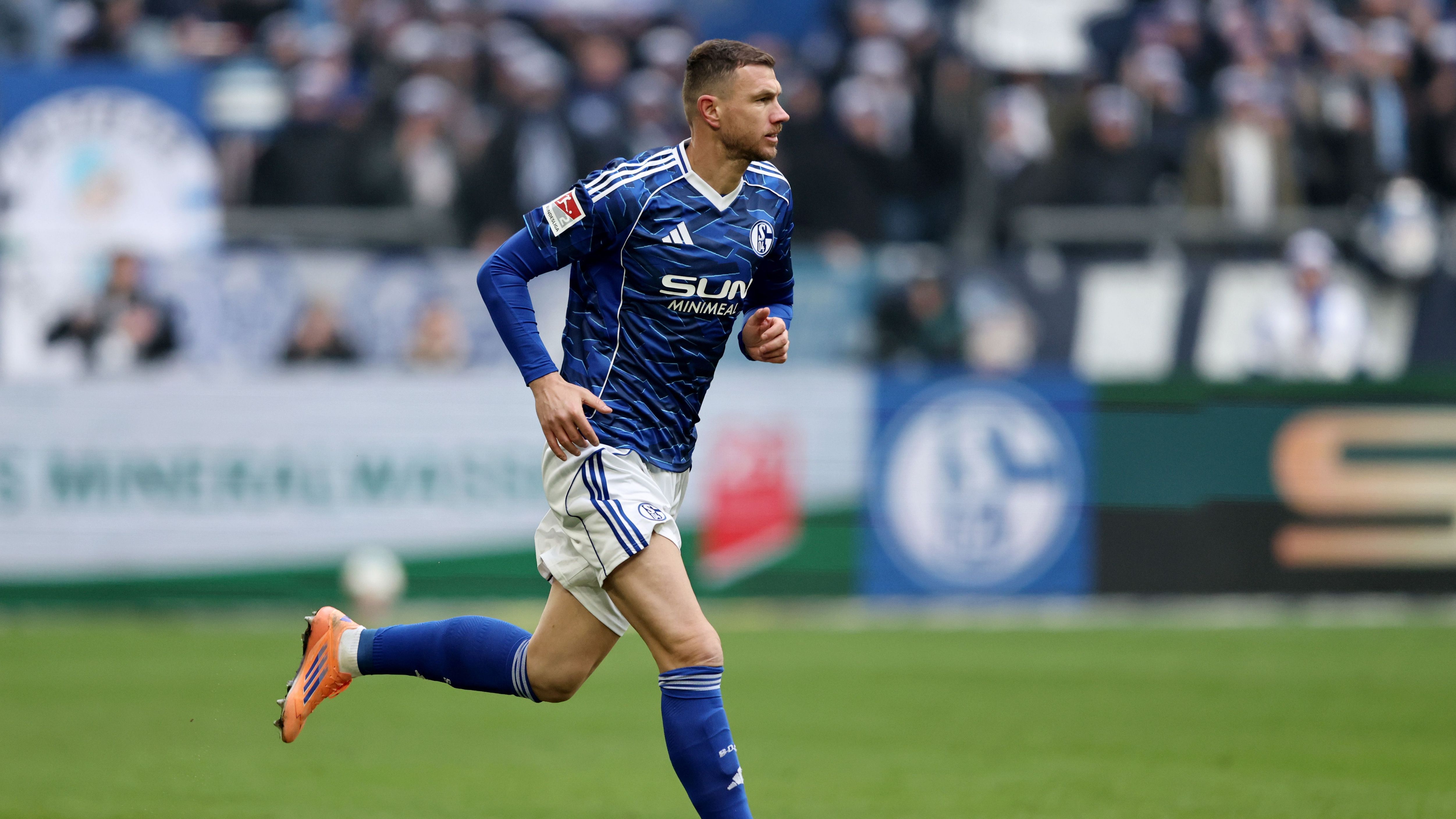 FC Schalke 04 v 1. FC Kaiserslautern - 2. Bundesliga