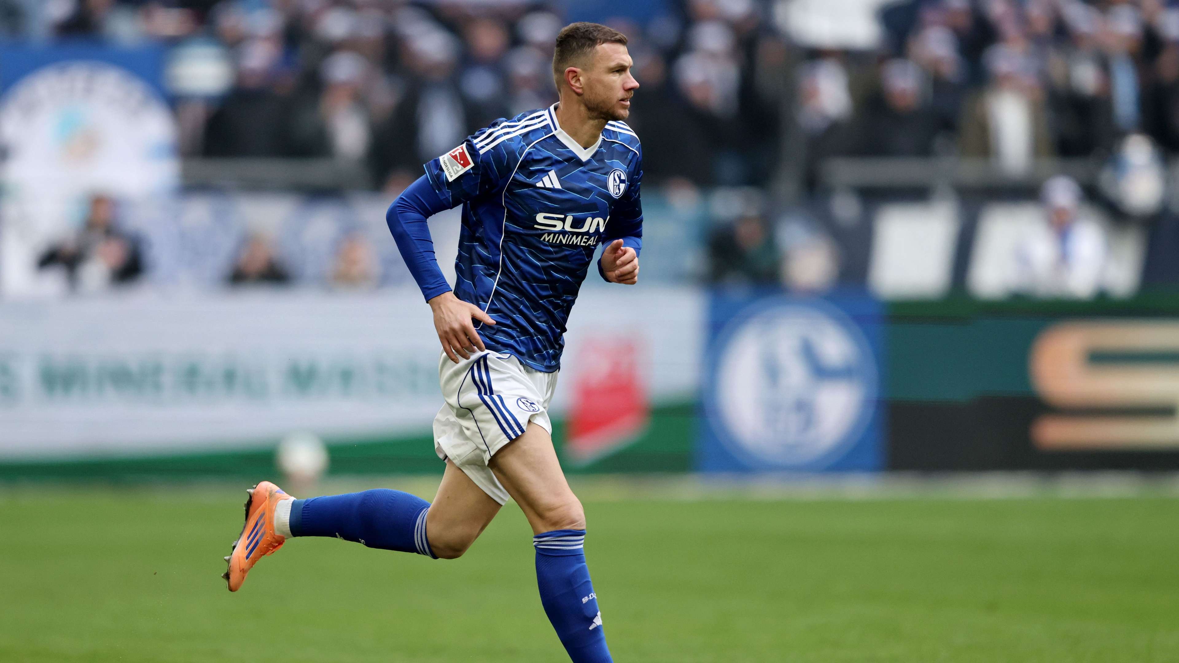 FC Schalke 04 v 1. FC Kaiserslautern - 2. Bundesliga