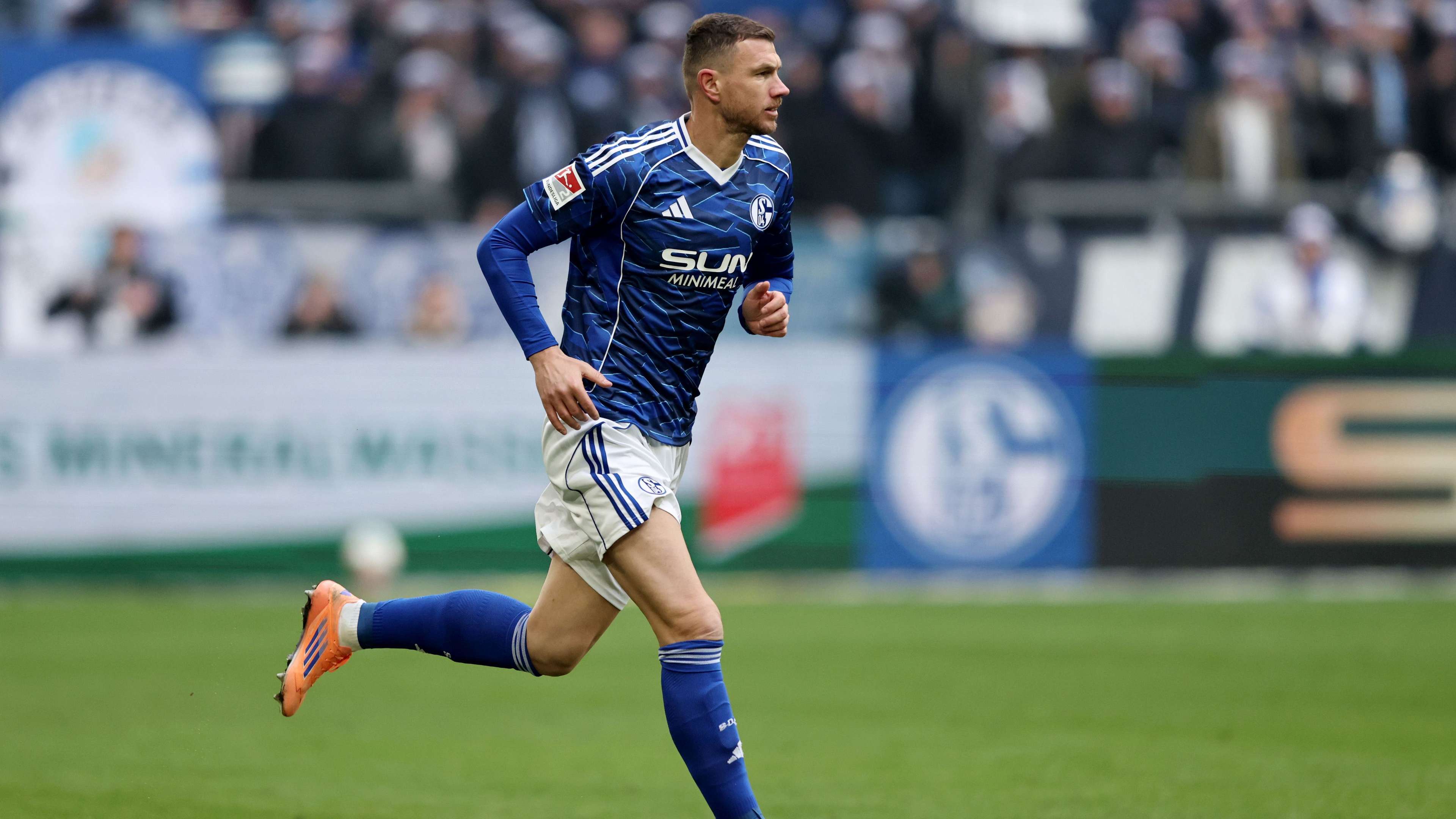 FC Schalke 04 v 1. FC Kaiserslautern - 2. Bundesliga