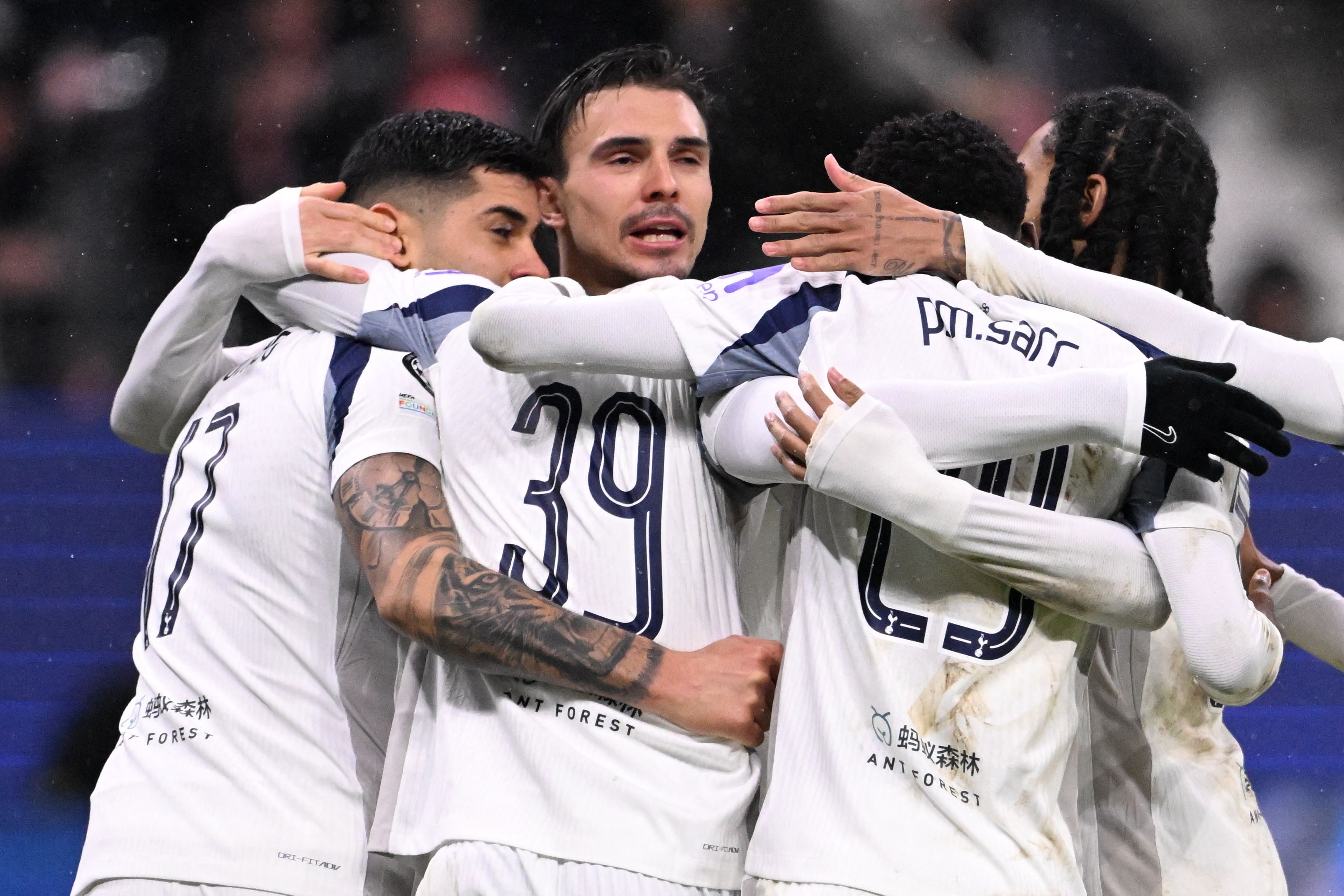 TOPSHOT-FBL-EUR-C1-FRANKFURT-TOTTENHAM