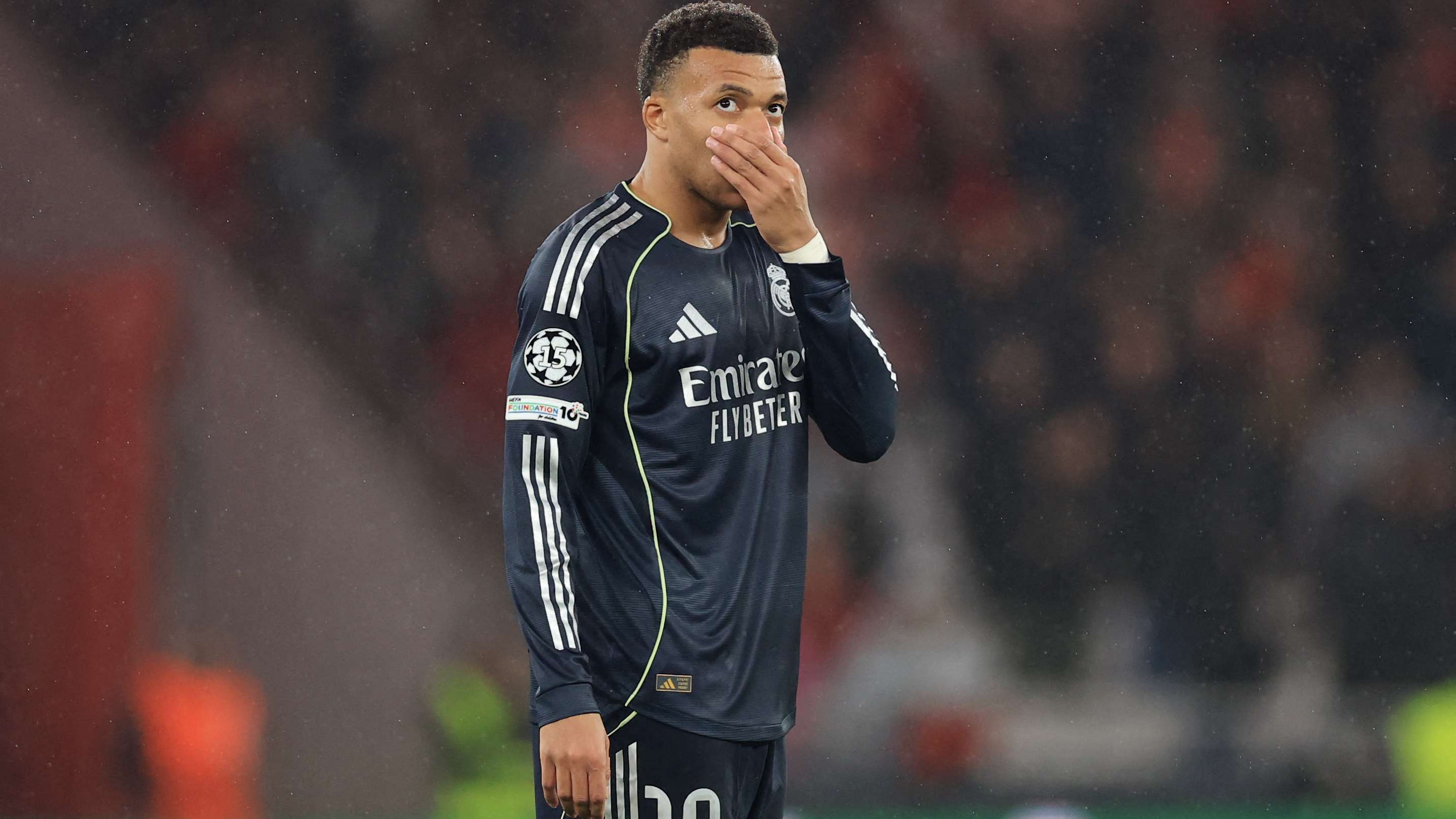 TOPSHOT-FBL-EUR-C1-BENFICA-REAL MADRID