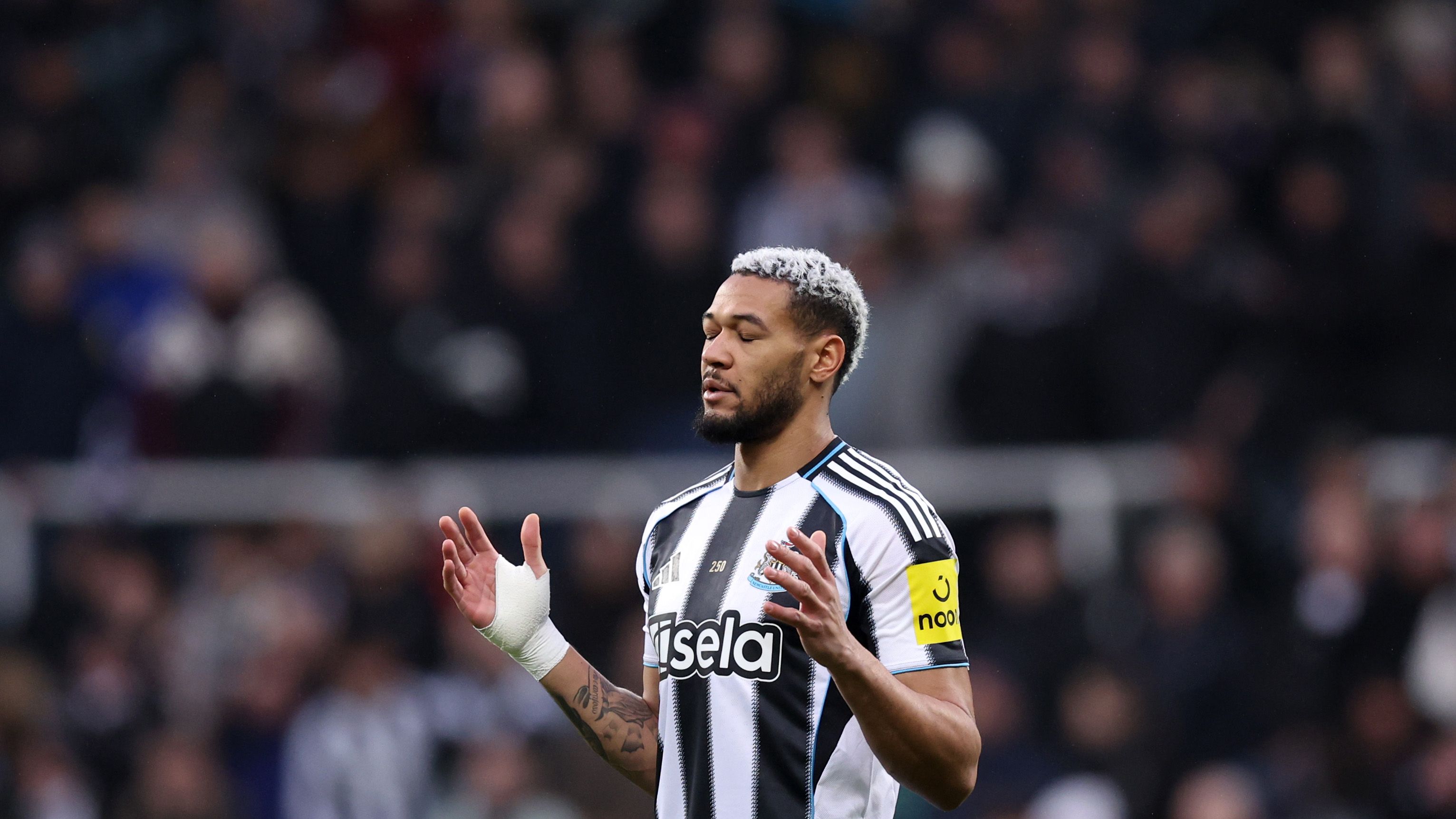 Newcastle United v Aston Villa - Premier League