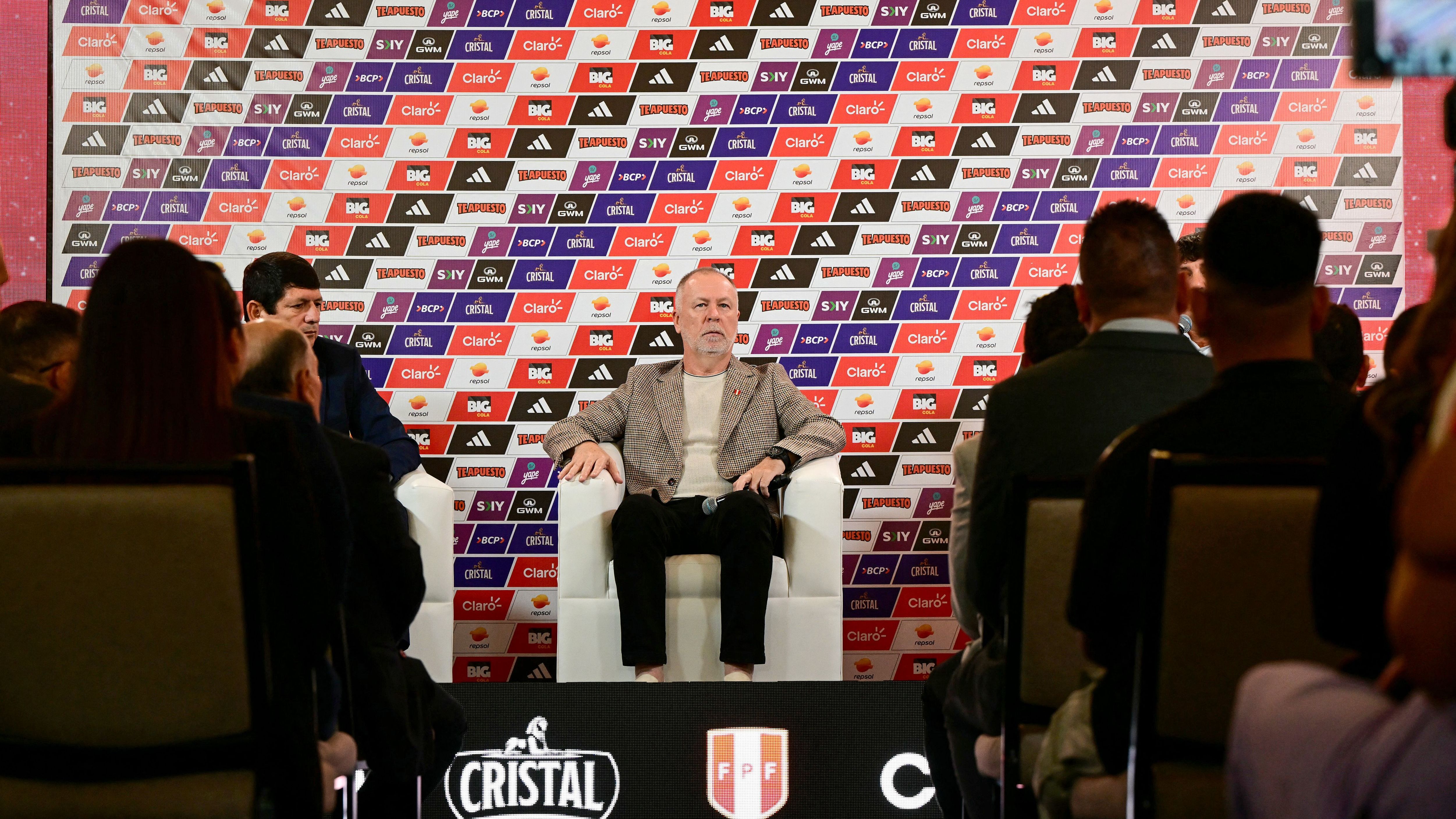 FBL-PER-PRESSER-COACH