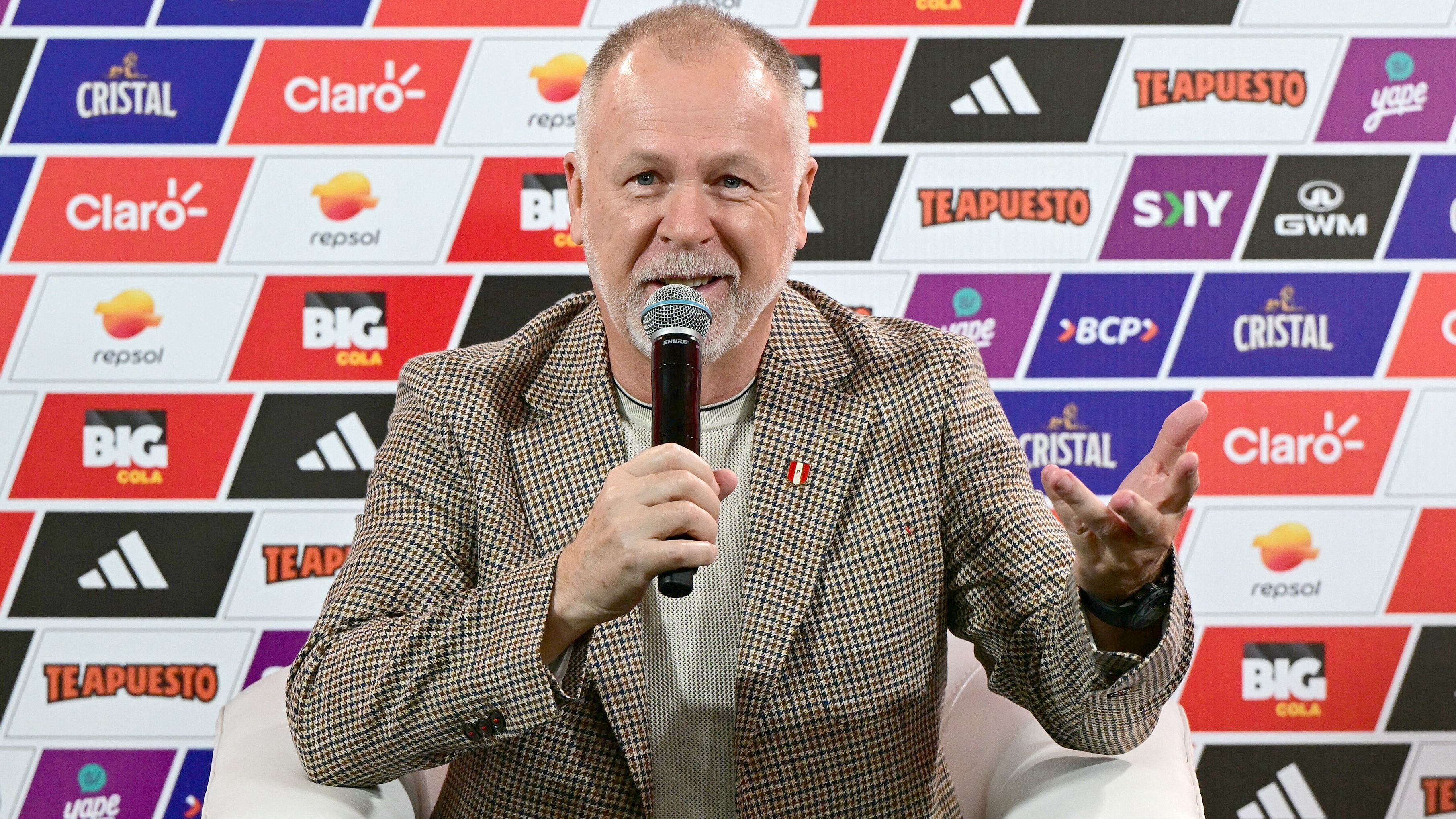 FBL-PER-PRESSER-COACH