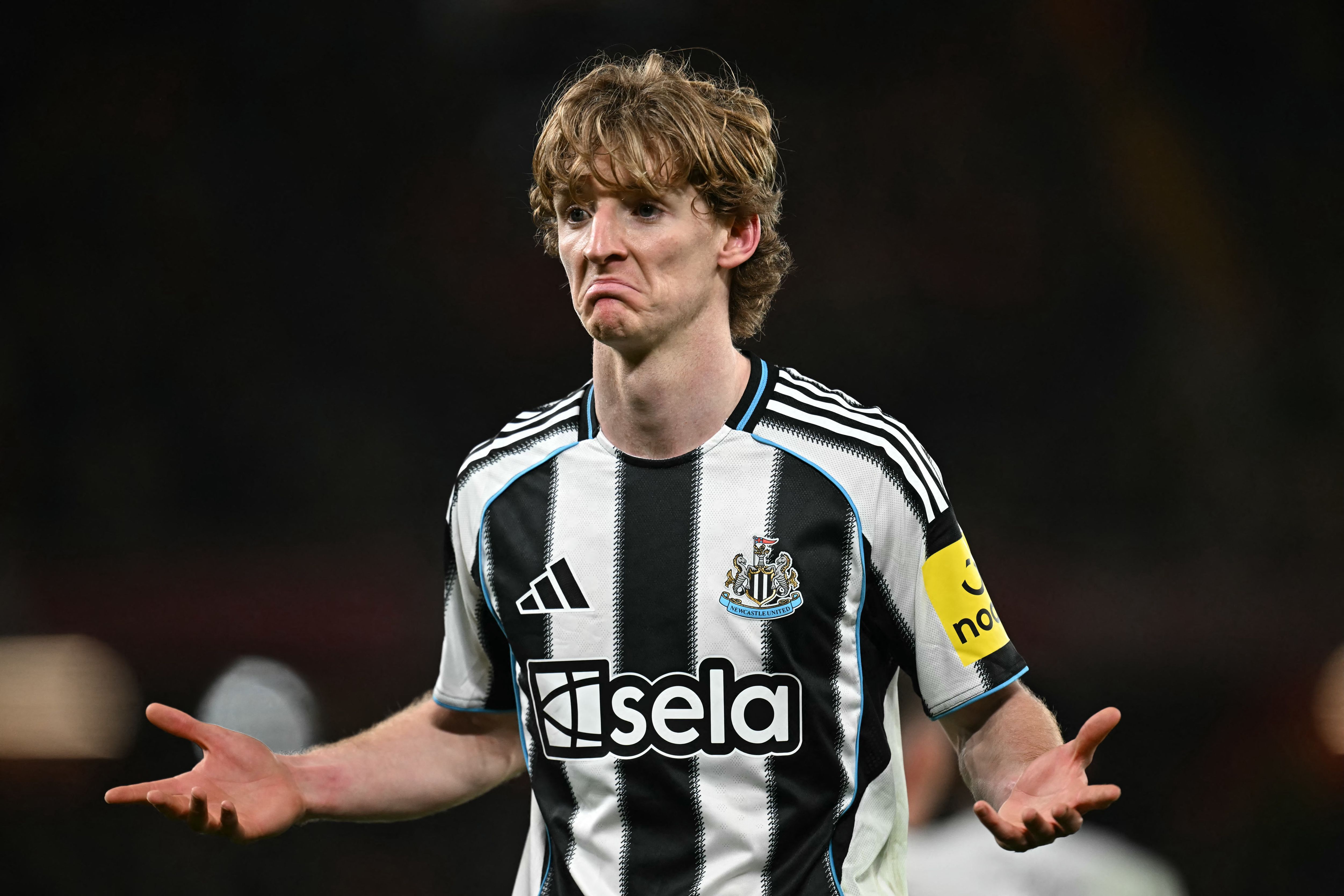 TOPSHOT-FBL-ENG-PR-LIVERPOOL-NEWCASTLE