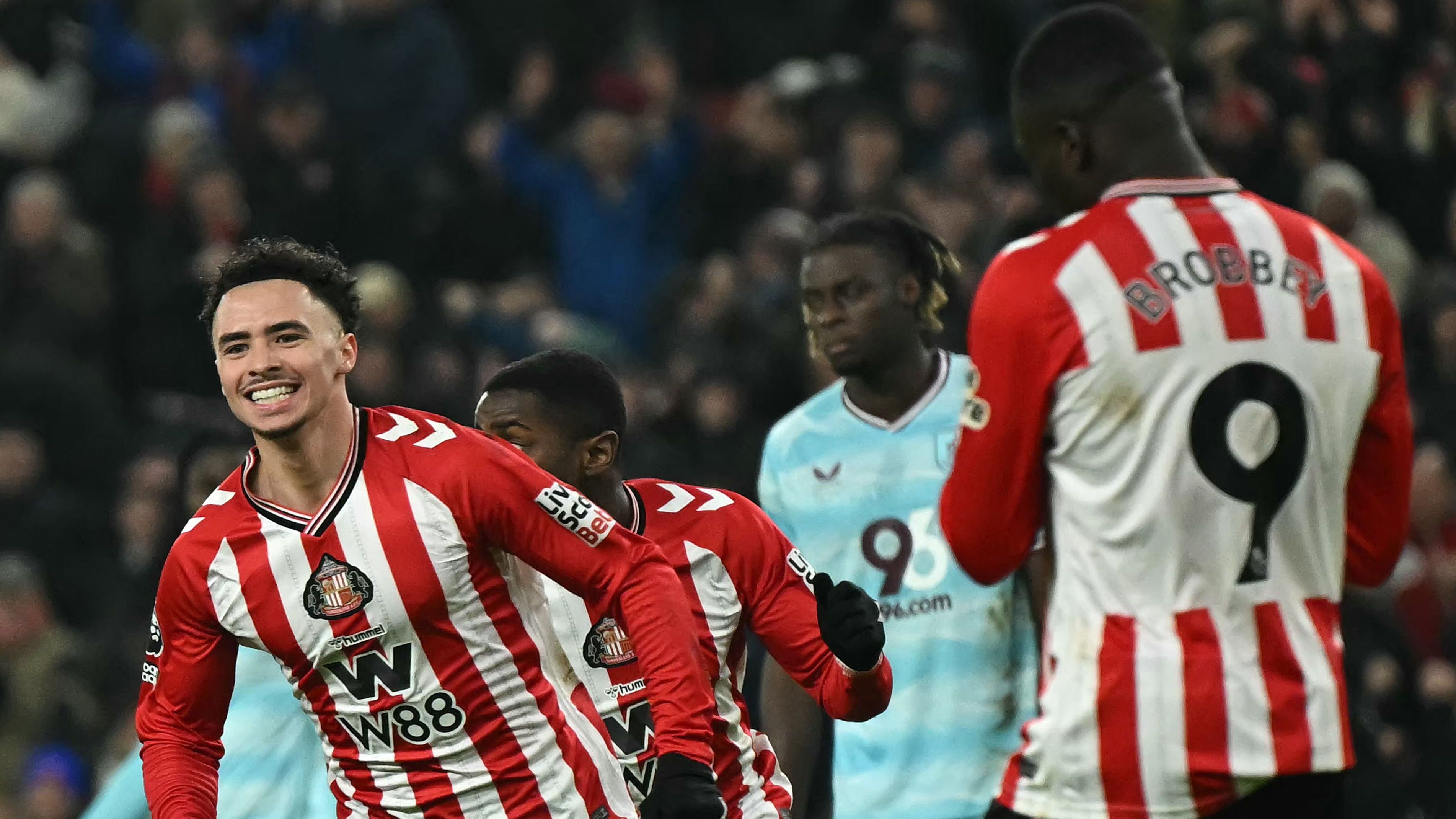 FBL-ENG-PR-SUNDERLAND-BURNLEY