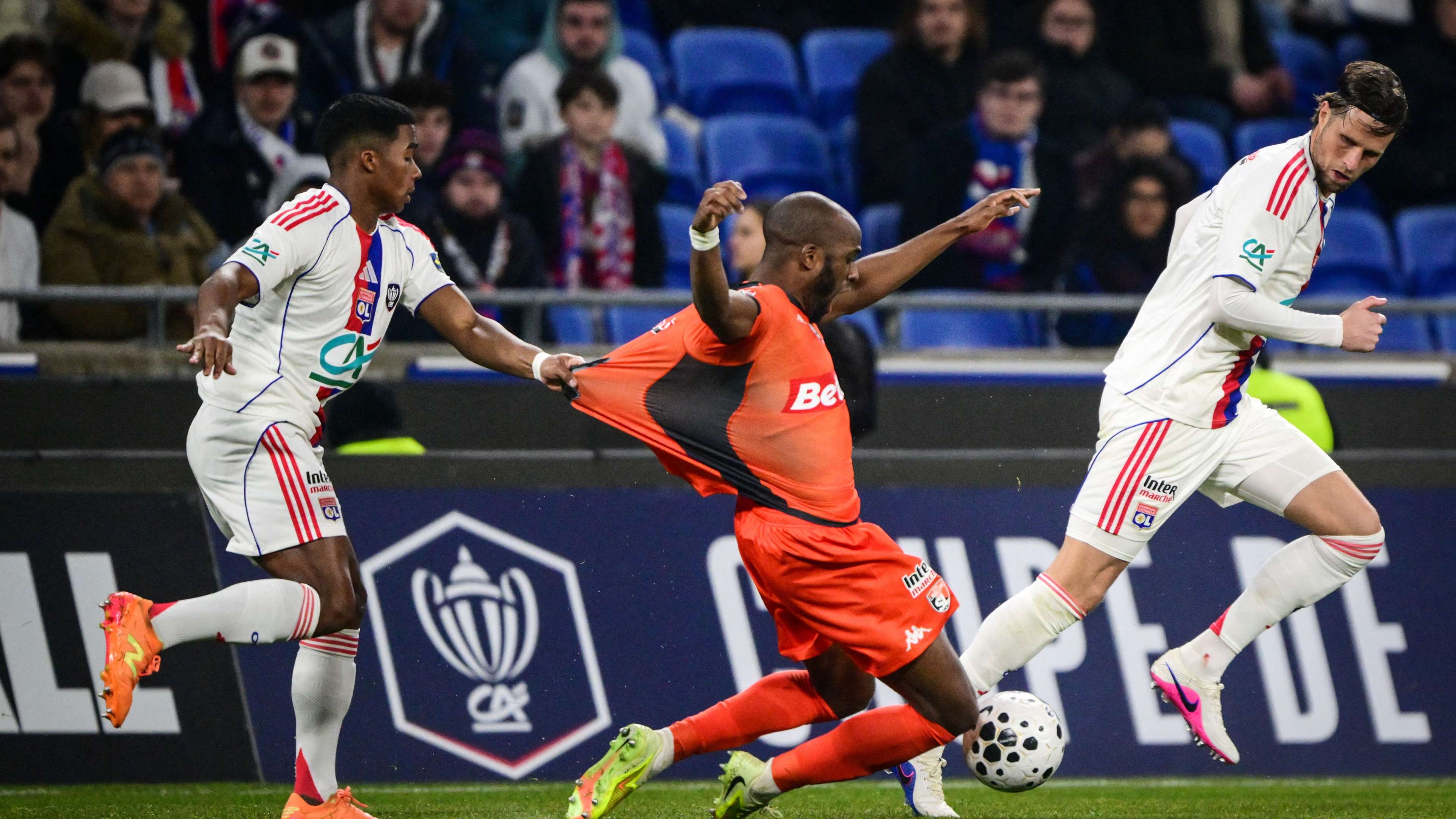 FBL-FRA-CUP-LYON-LAVAL