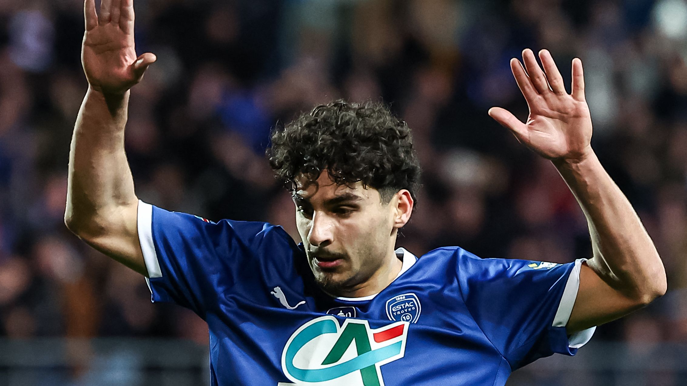 Ele destrói todos os clichês do futebolista! O HSV contratou o profissional mais invulgar da Bundesliga