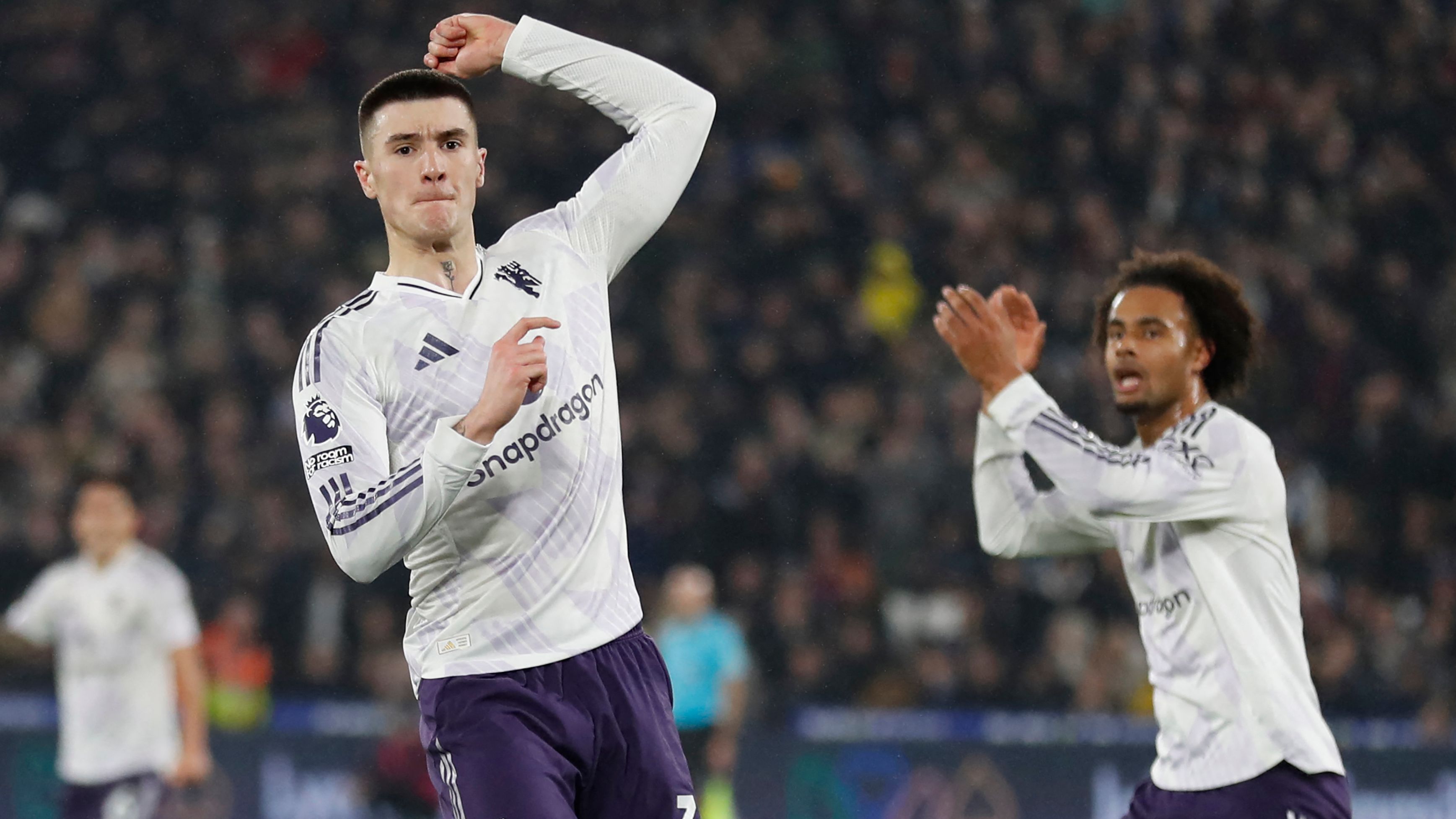 TOPSHOT-FBL-ENG-PR-WEST HAM-MAN UTD