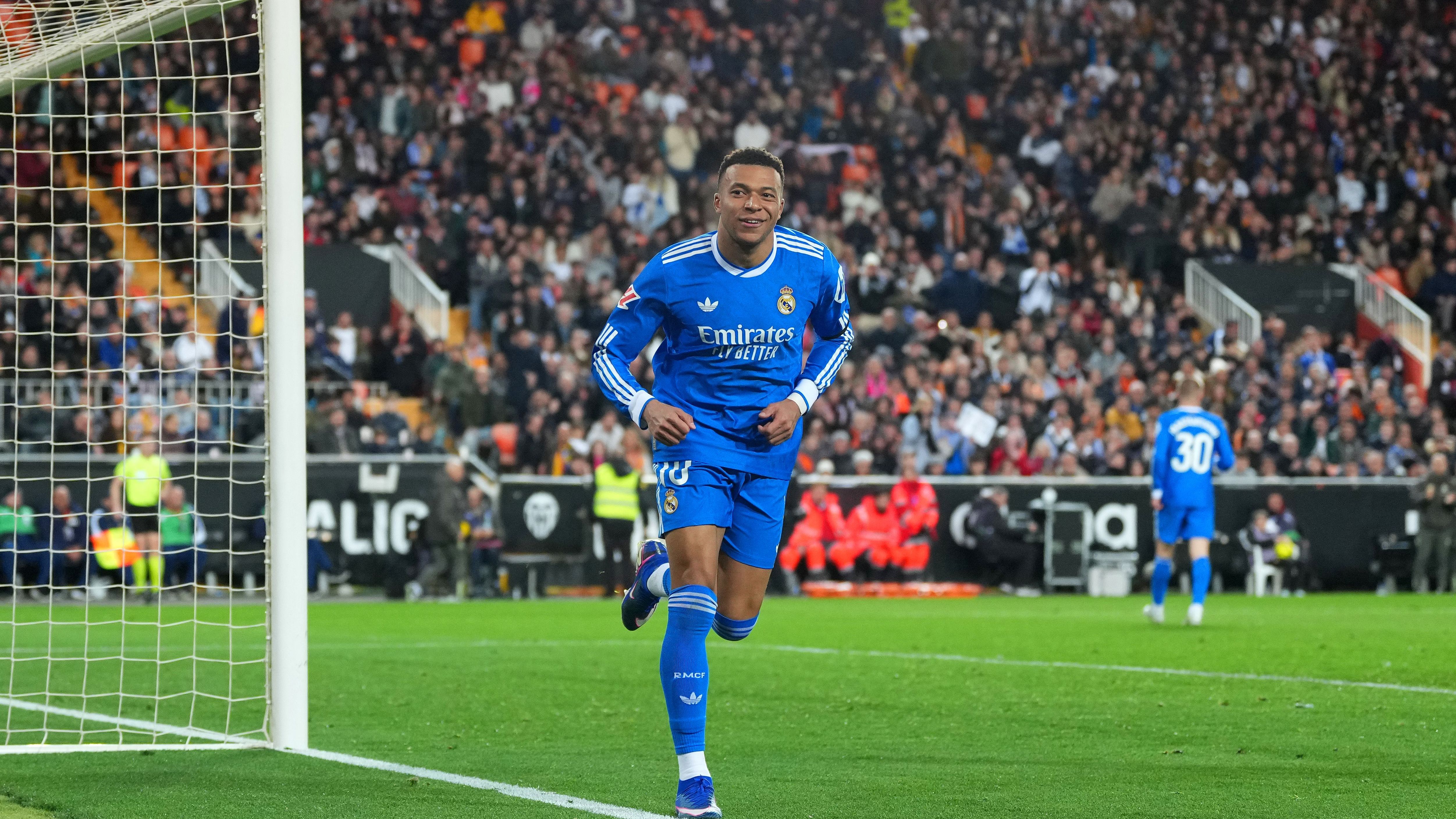 Valencia CF v Real Madrid CF - LaLiga EA Sports