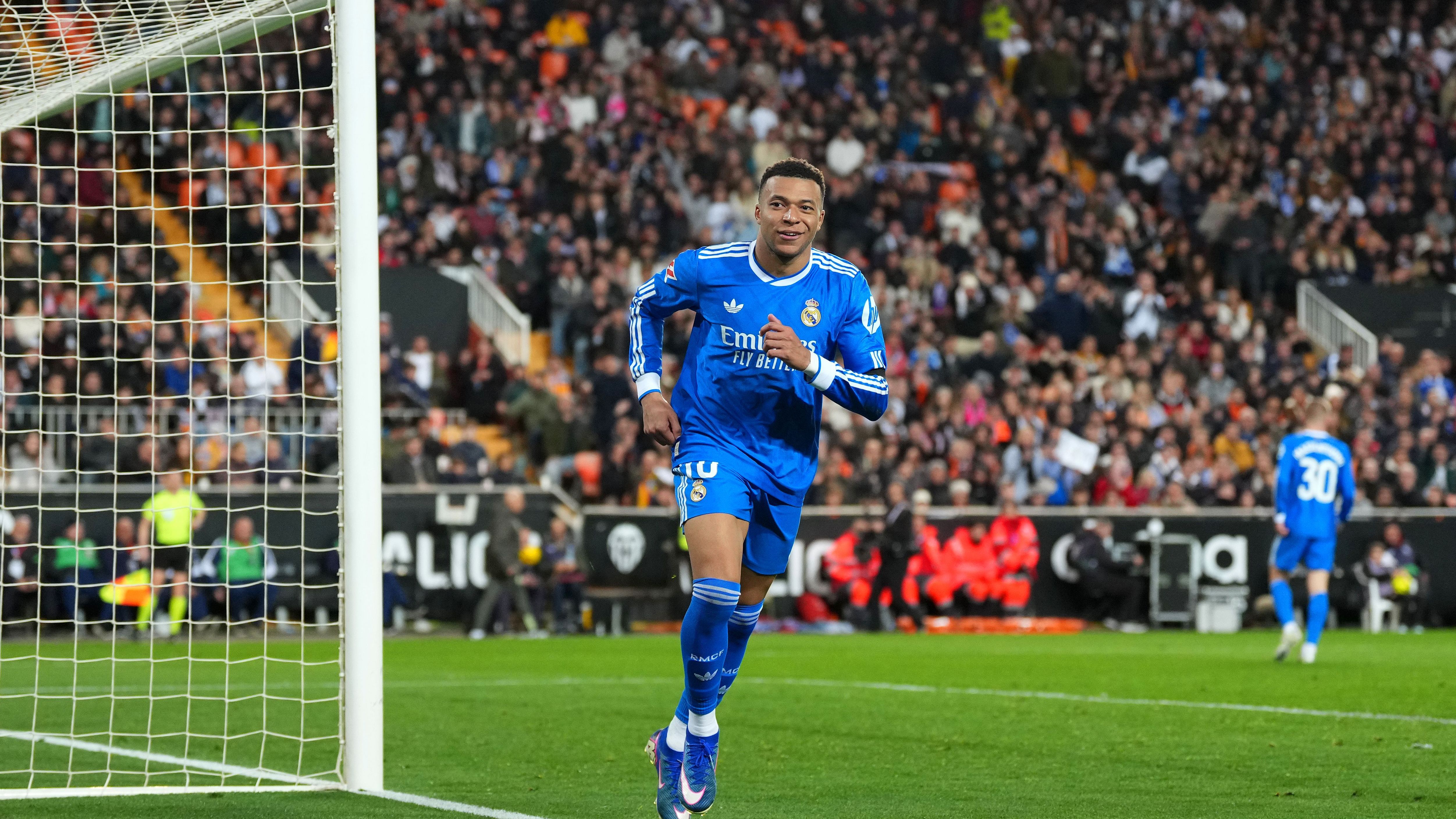 Valencia CF v Real Madrid CF - LaLiga EA Sports