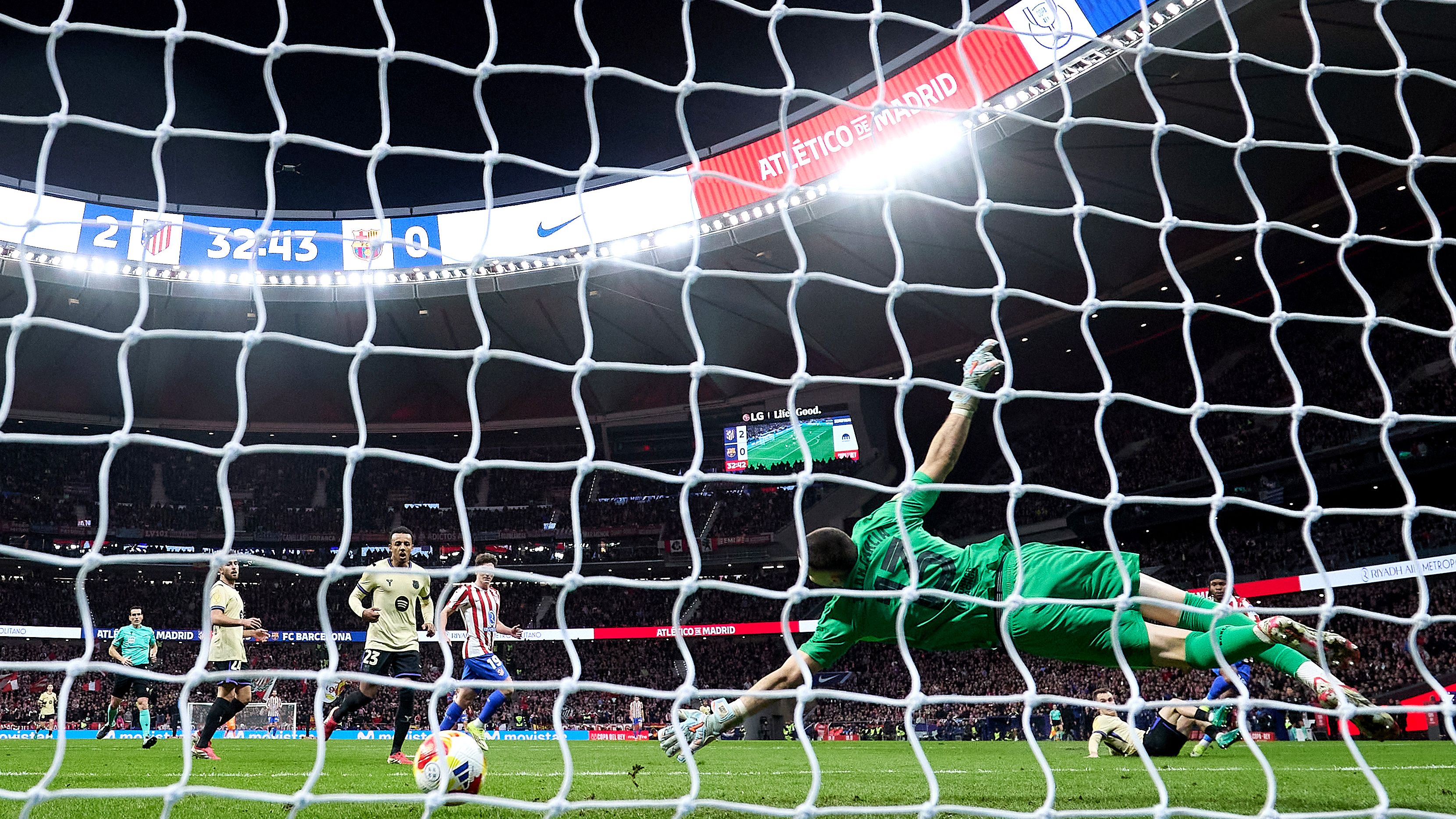 Atletico de Madrid v FC Barcelona - Copa Del Rey