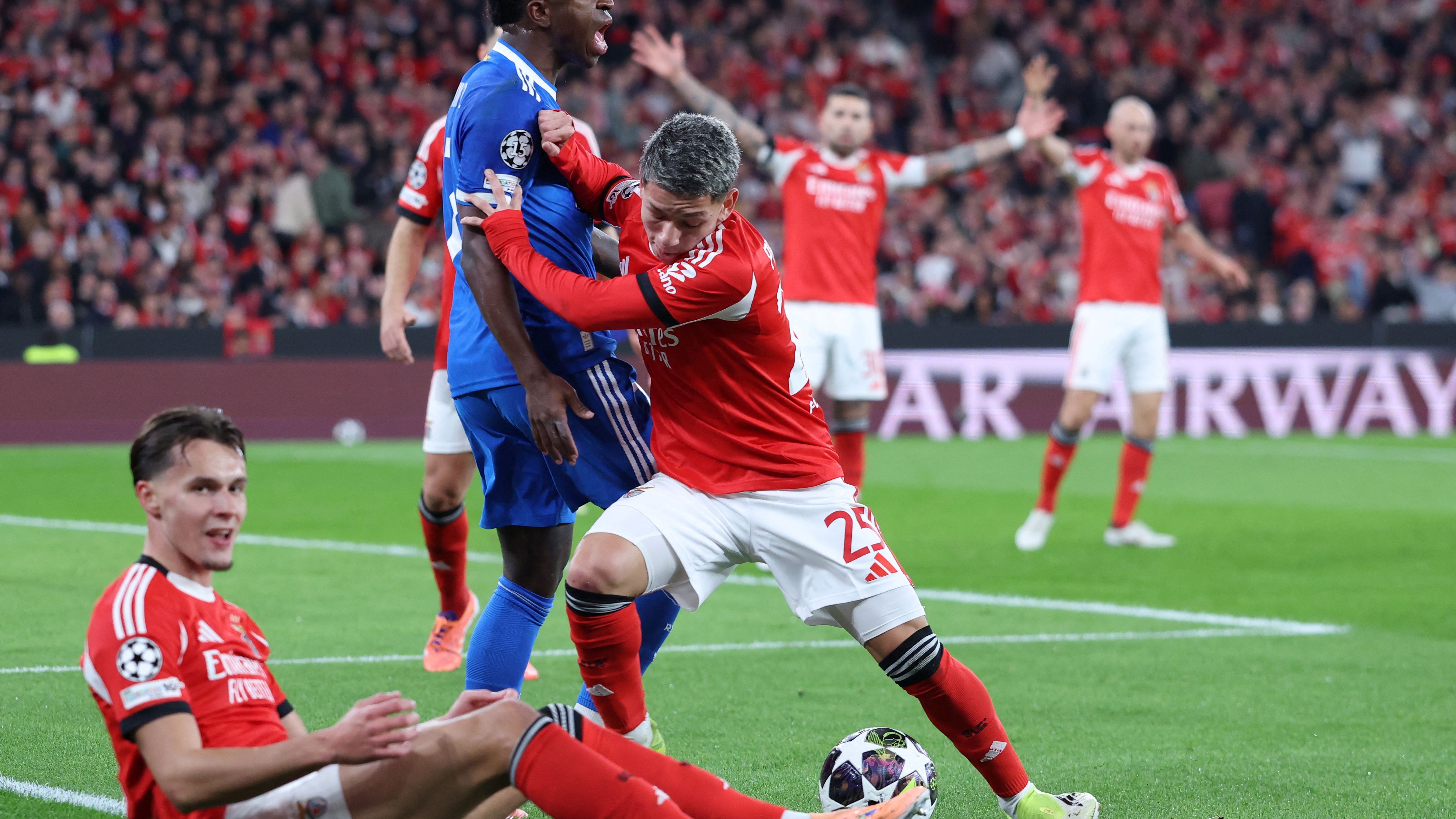 TOPSHOT-FBL-EUR-C1-BENFICA-REAL MADRID