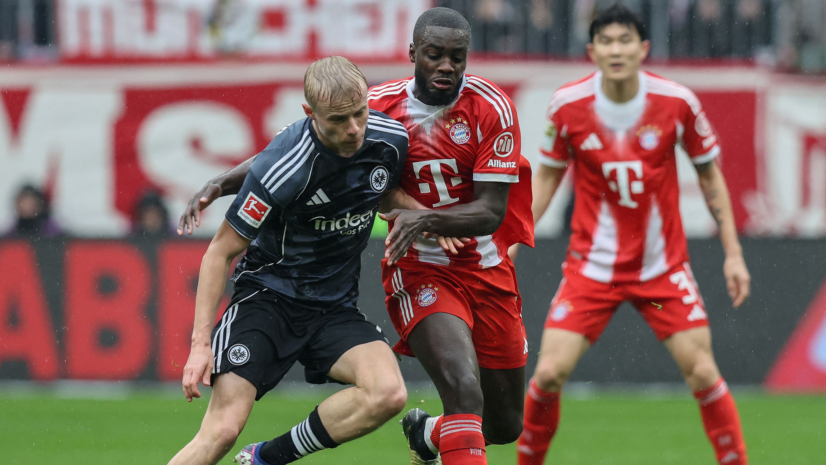 FBL-GER-BUNDESLIGA-BAYERN MUNICH-FRANKFURT