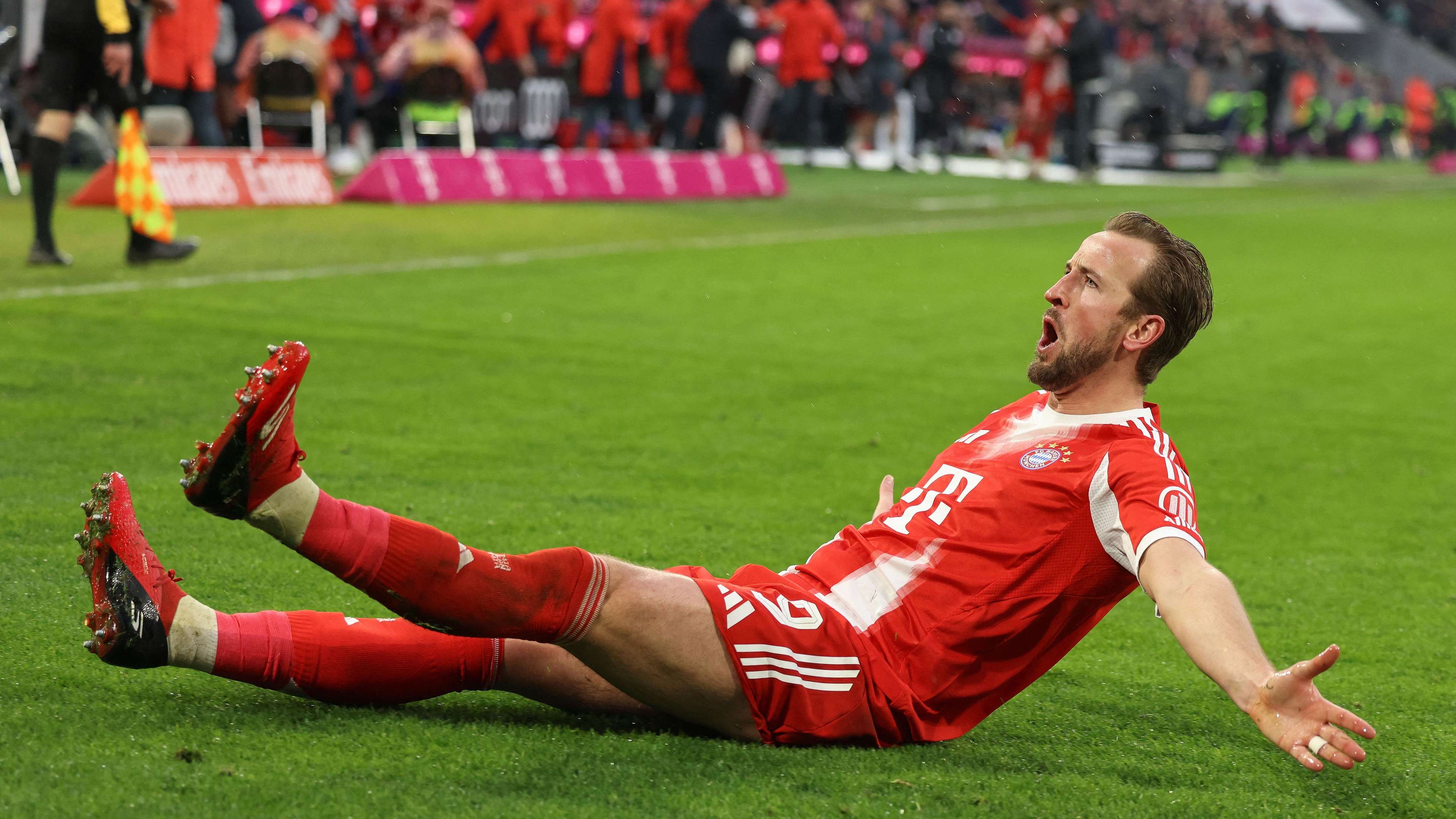 FBL-GER-BUNDESLIGA-BAYERN MUNICH-FRANKFURT