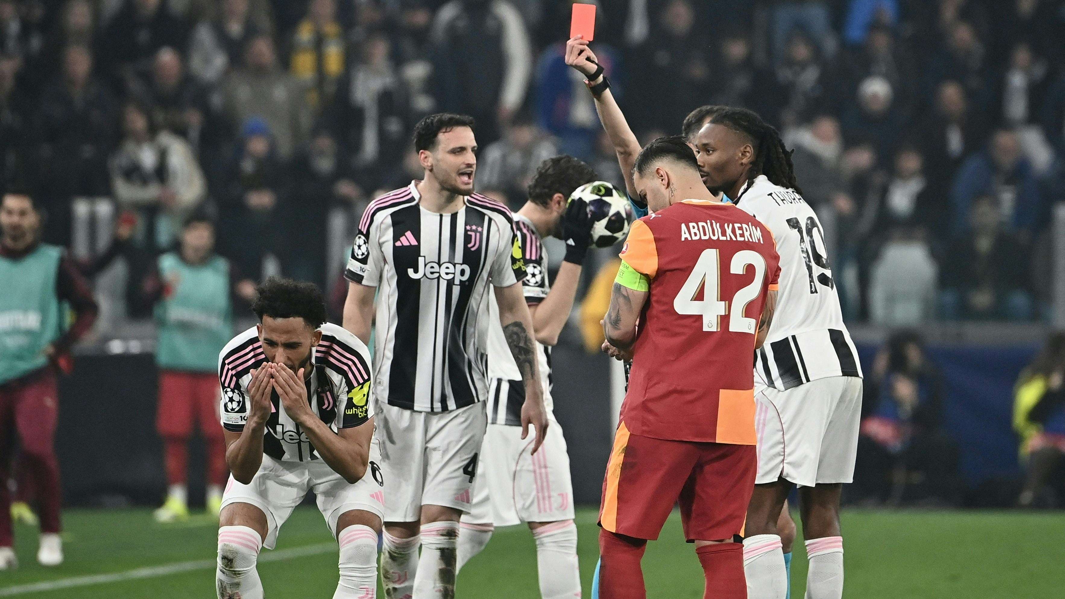 FBL-EUR-C1-JUVENTUS-GALATASARAY