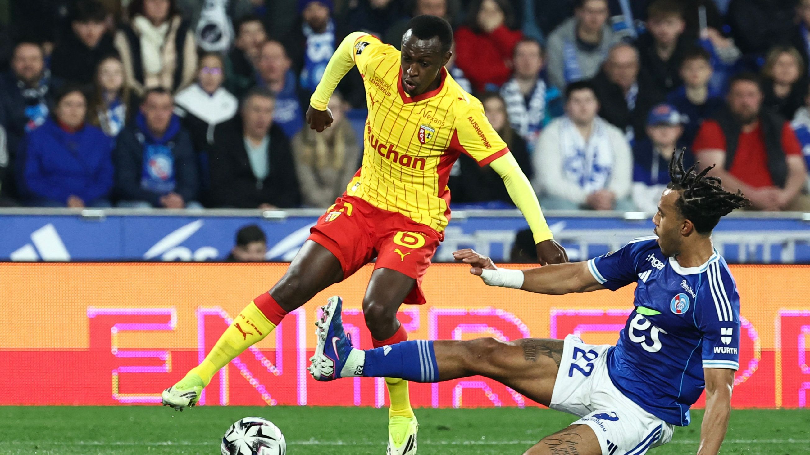 TOPSHOT-FBL-FRA-LIGUE1-STRASBOURG-LENS