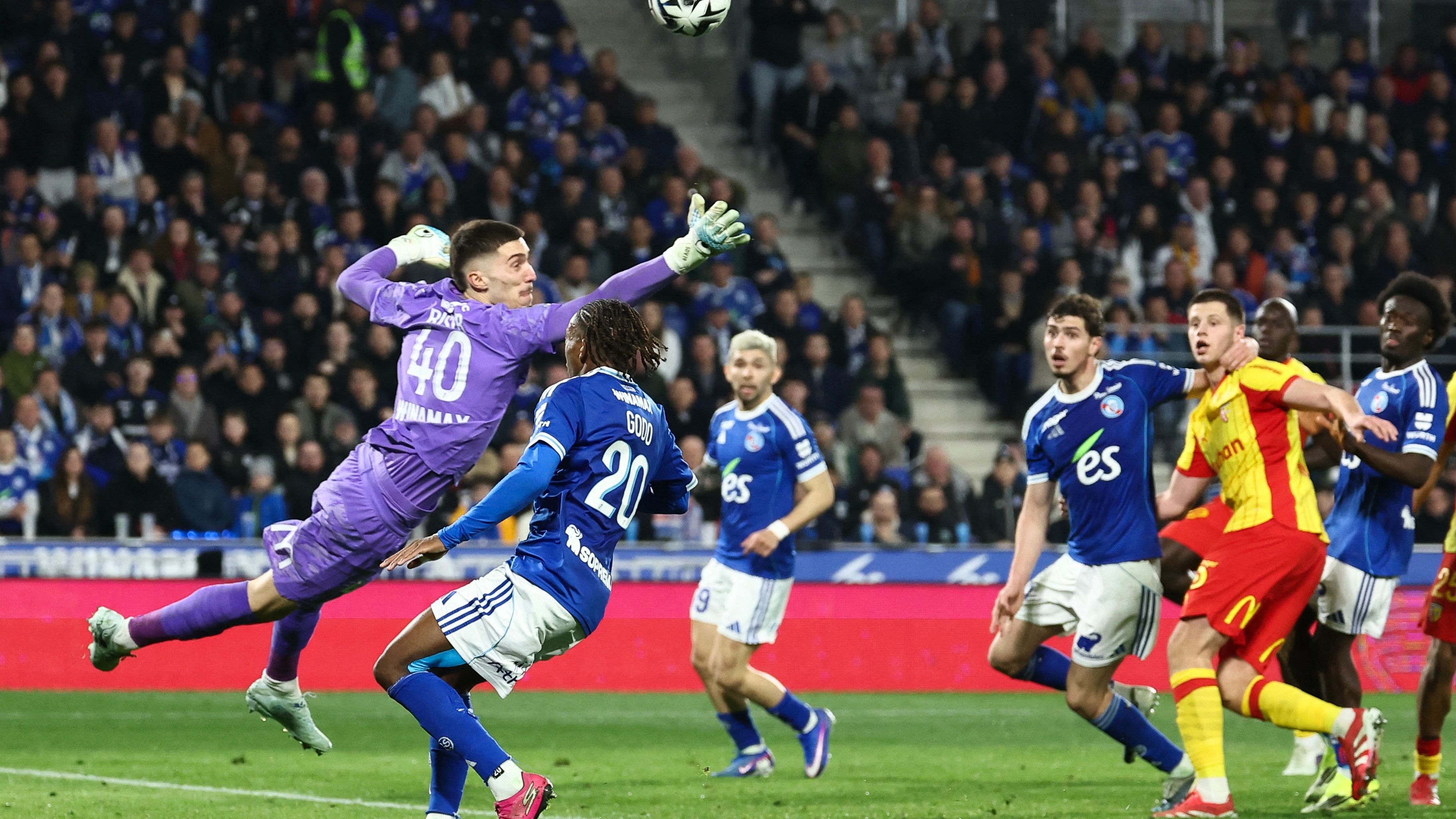 FBL-FRA-LIGUE1-STRASBOURG-LENS