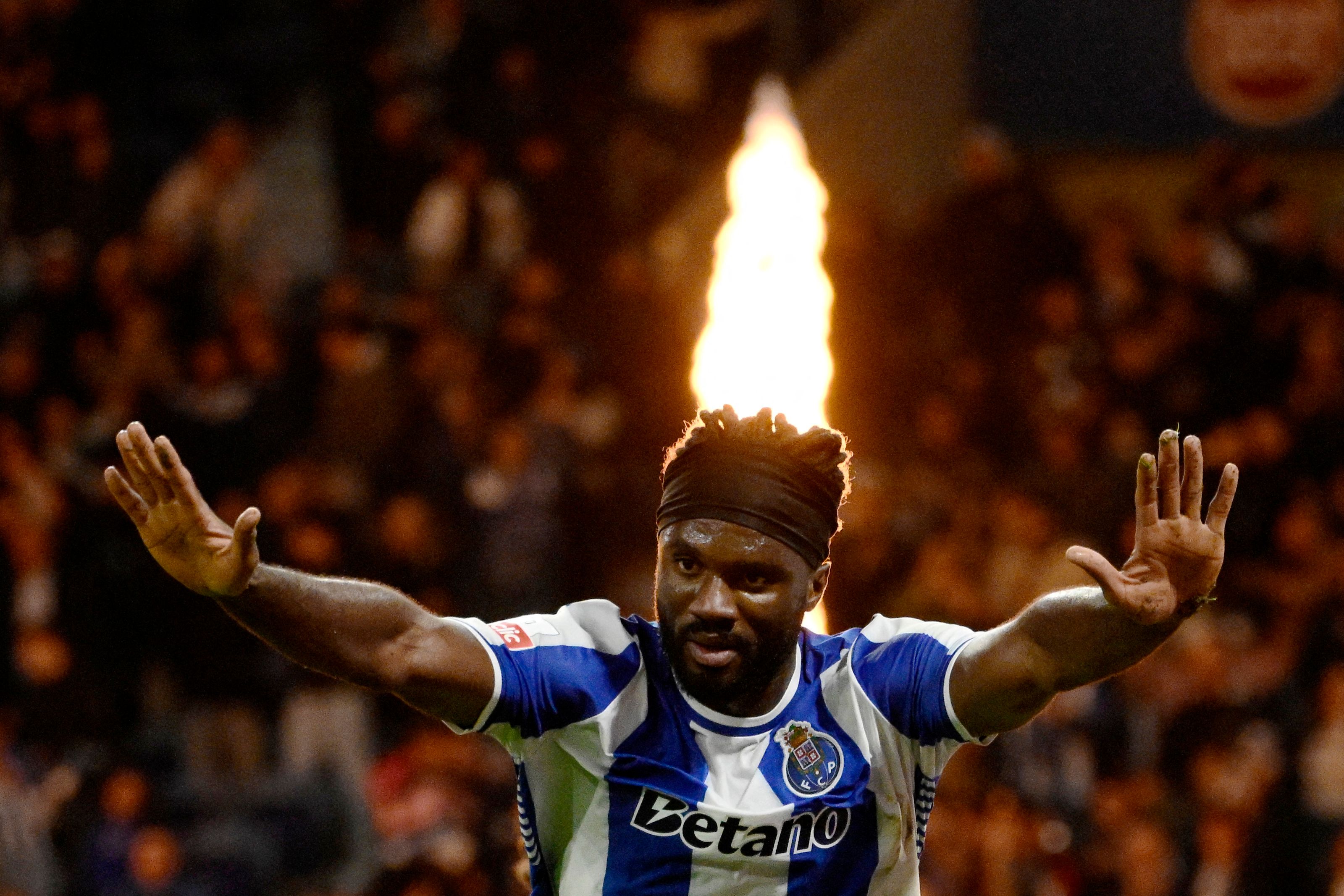 TOPSHOT-FBL-POR-LIGA-PORTO-AROUCA