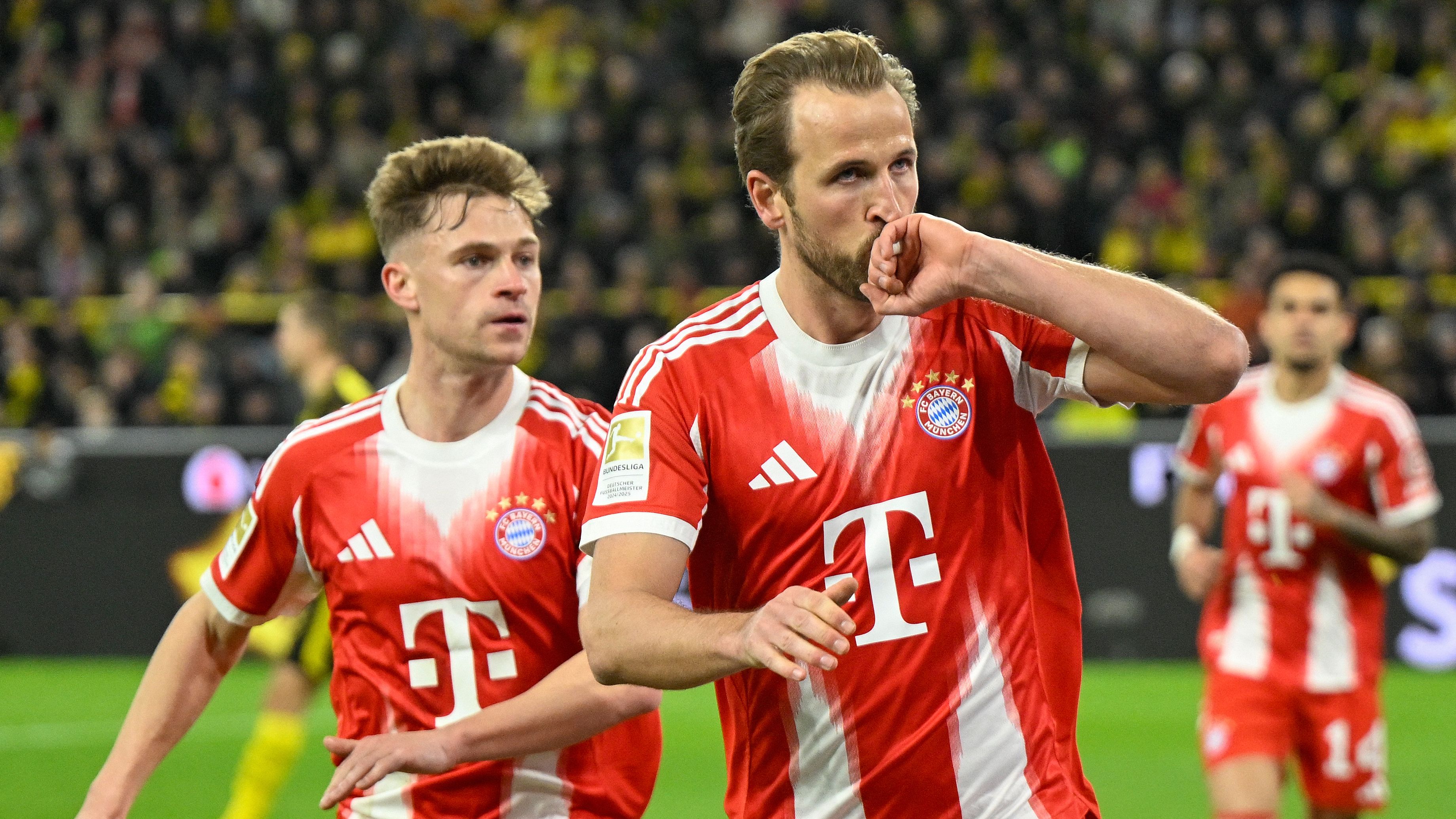 TOPSHOT-FBL-GER-BUNDESLIGA-DORTMUND-BAYERN MUNICH