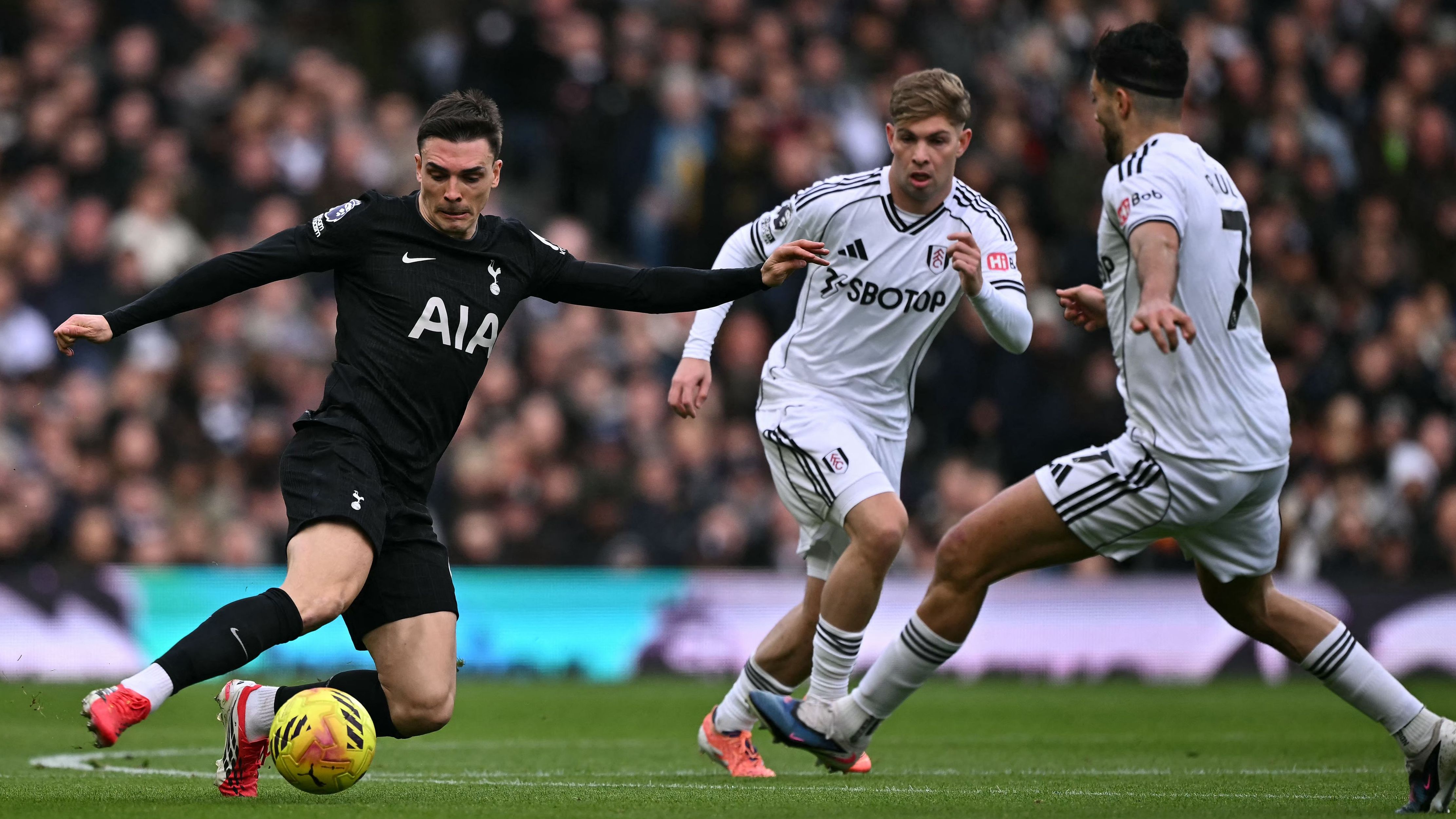 FBL-ENG-PR-FULHAM-TOTTENHAM