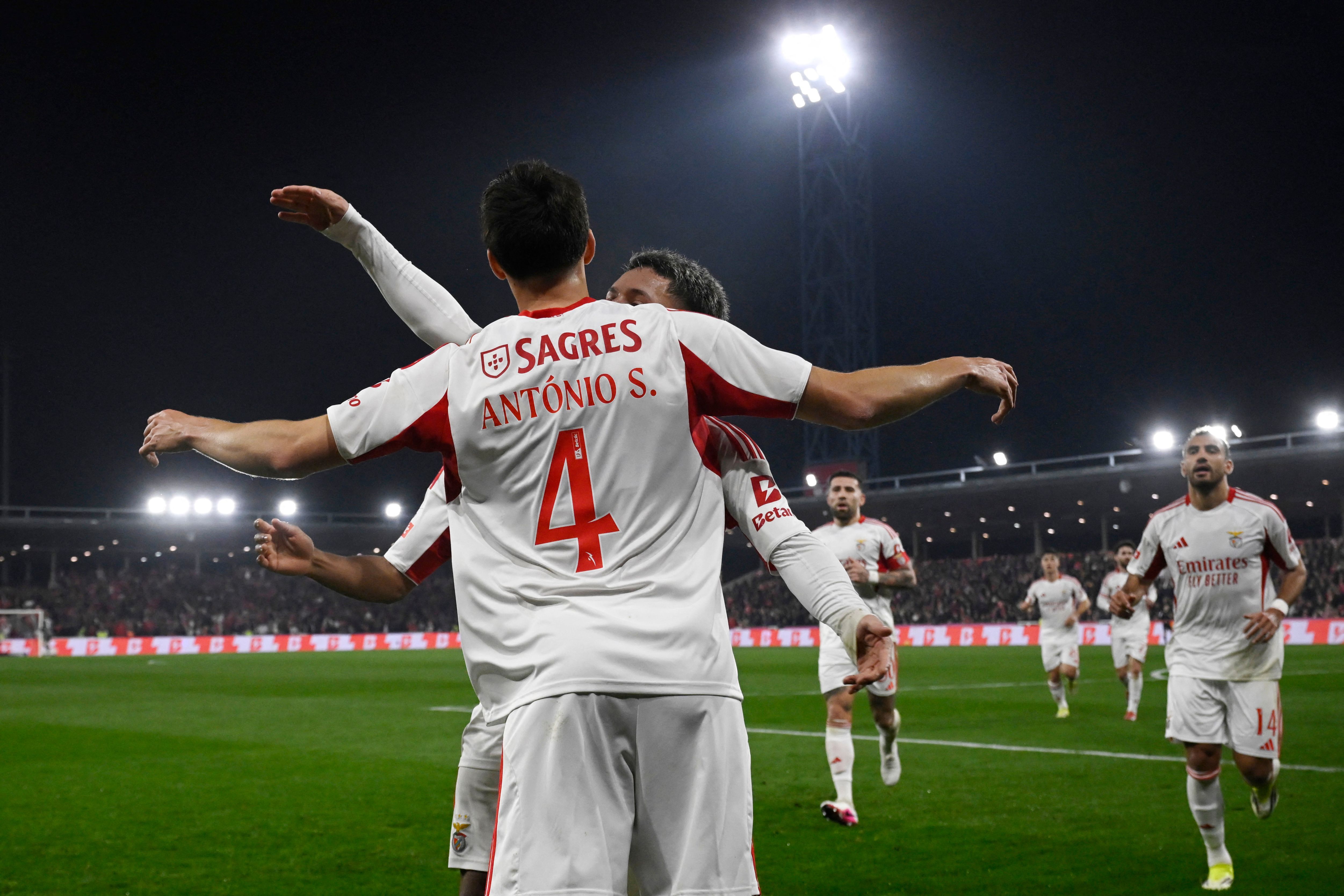 TOPSHOT-FBL-POR-LIGA-GIL VICENTE-BENFICA