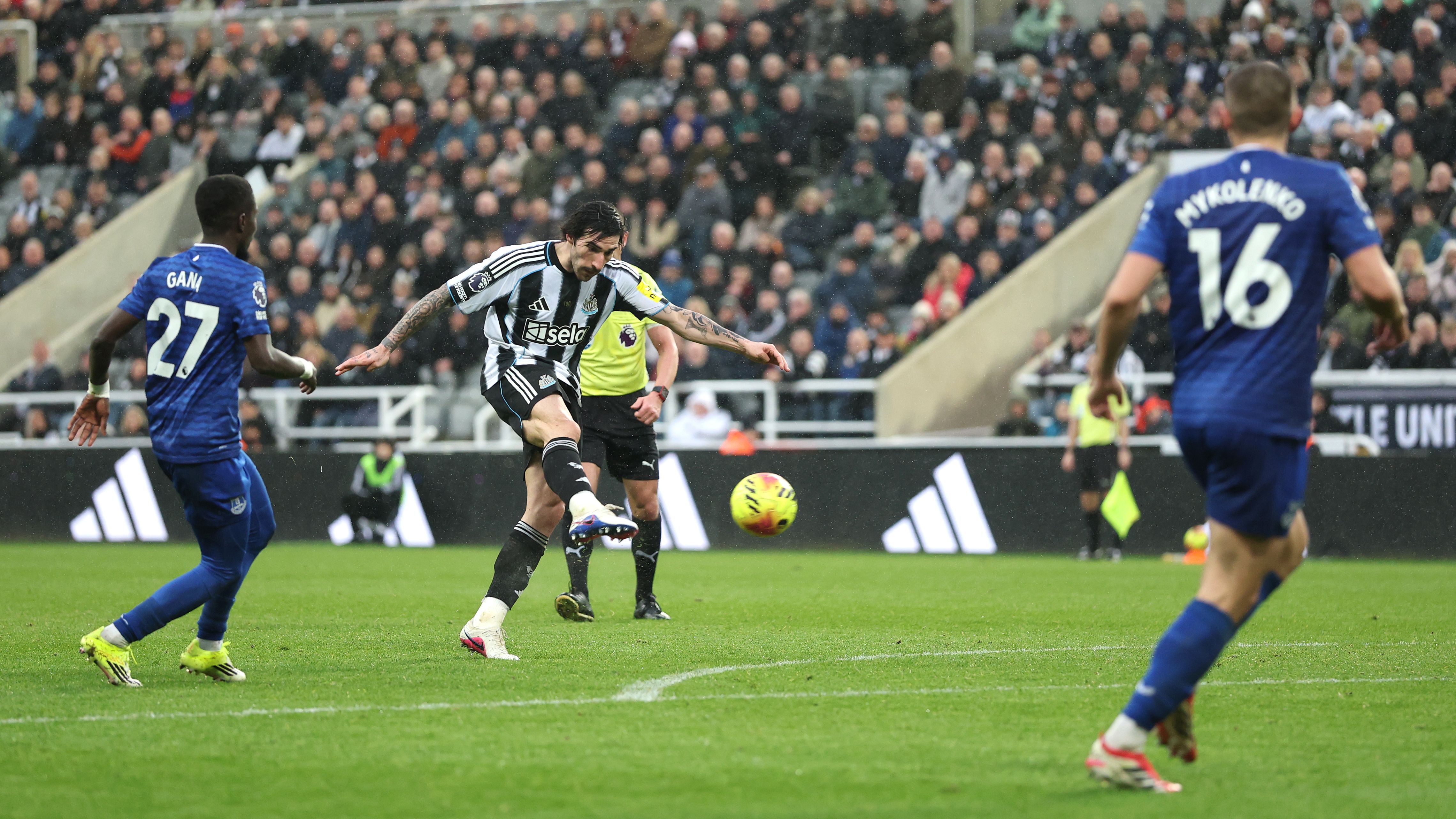 Newcastle United v Everton - Premier League