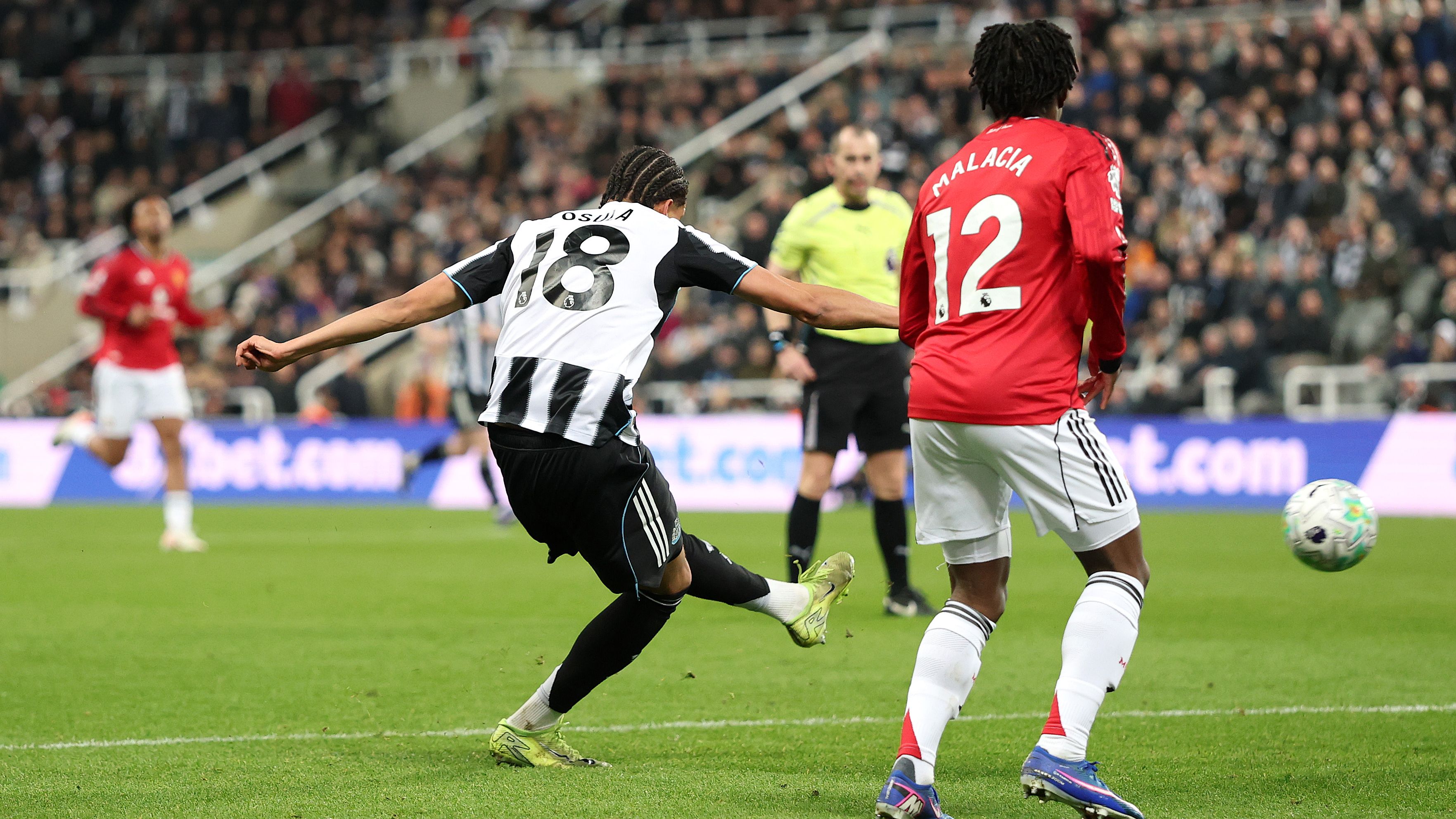 Newcastle United v Manchester United - Premier League