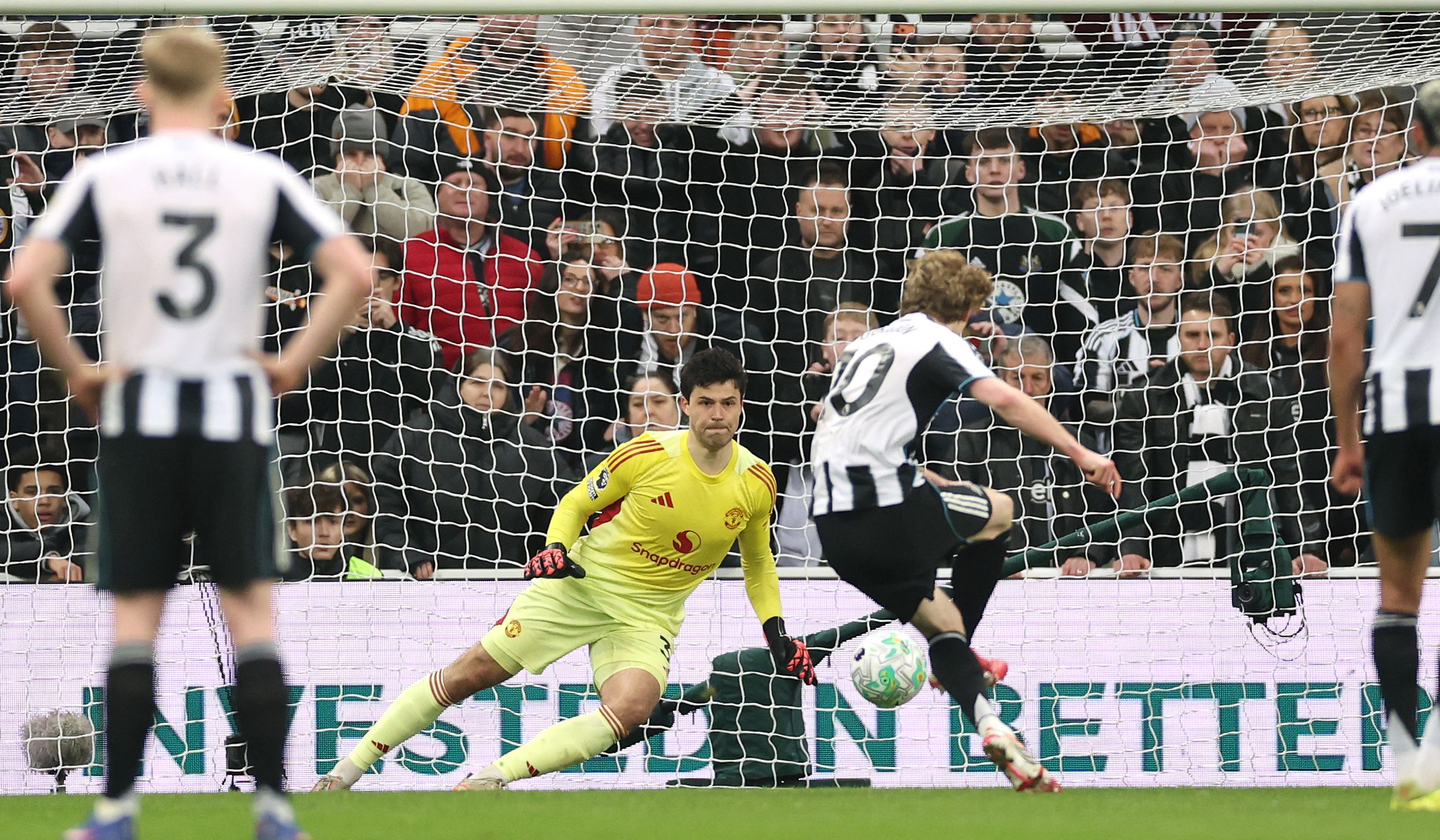 Newcastle United v Manchester United - Premier League