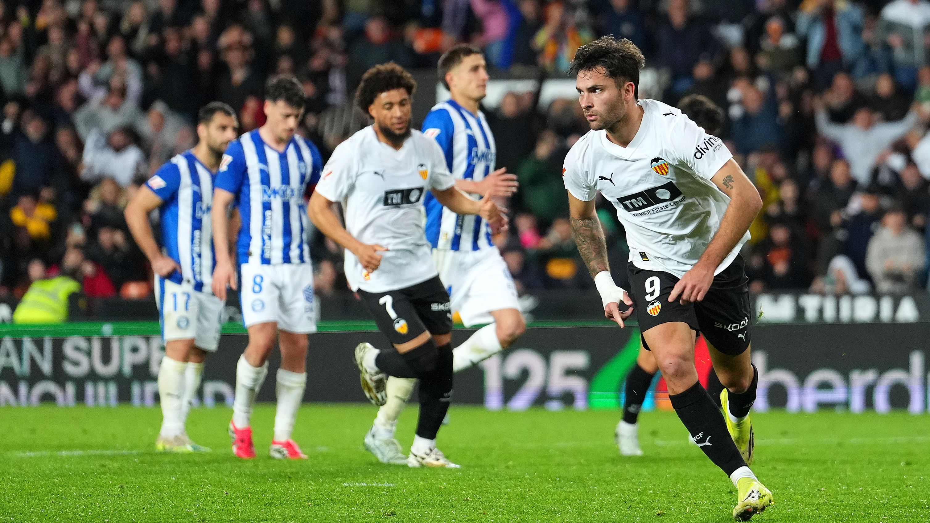 Valencia CF v Deportivo Alaves - LaLiga EA Sports