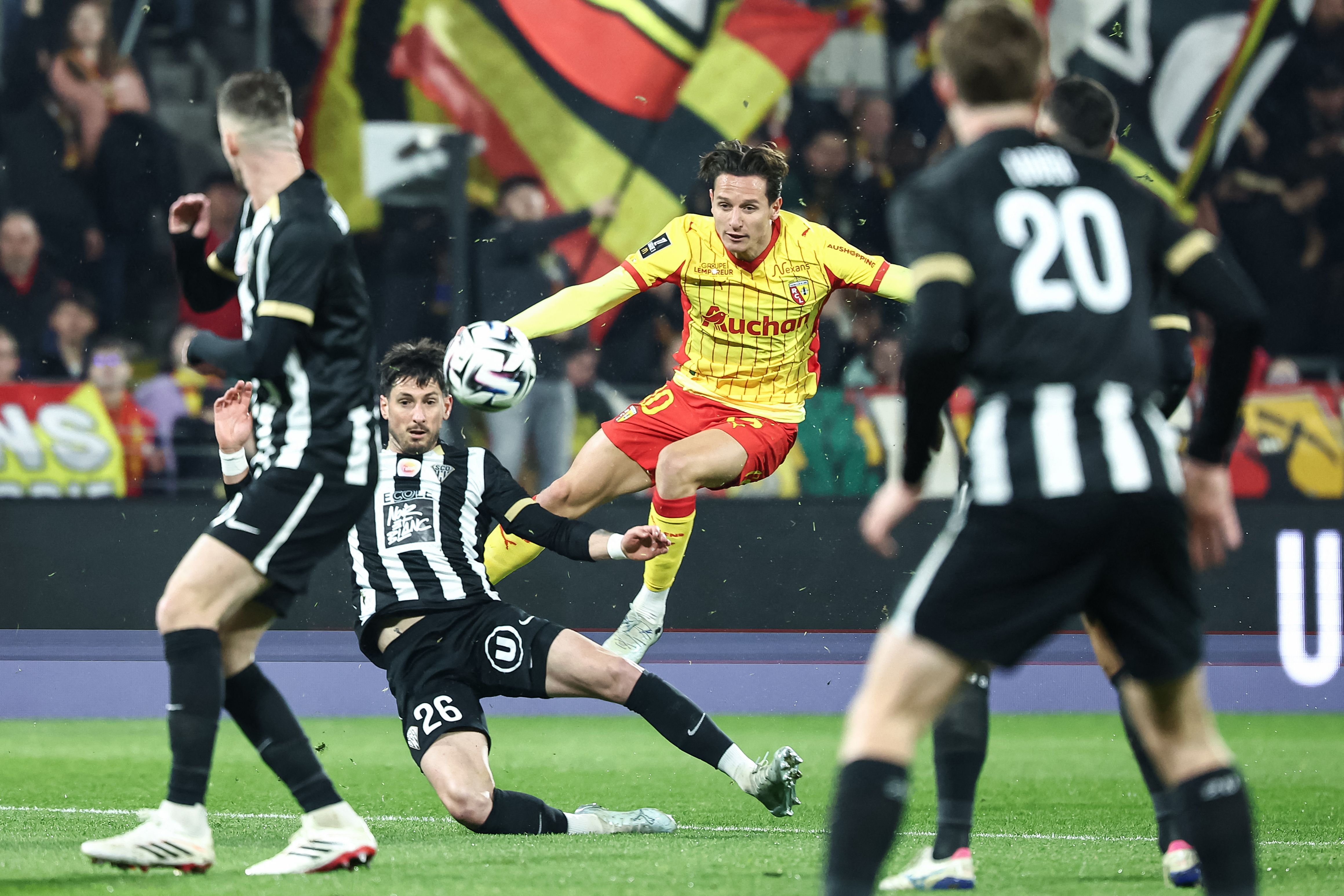 FBL-FRA-LIGUE1-LENS-ANGERS