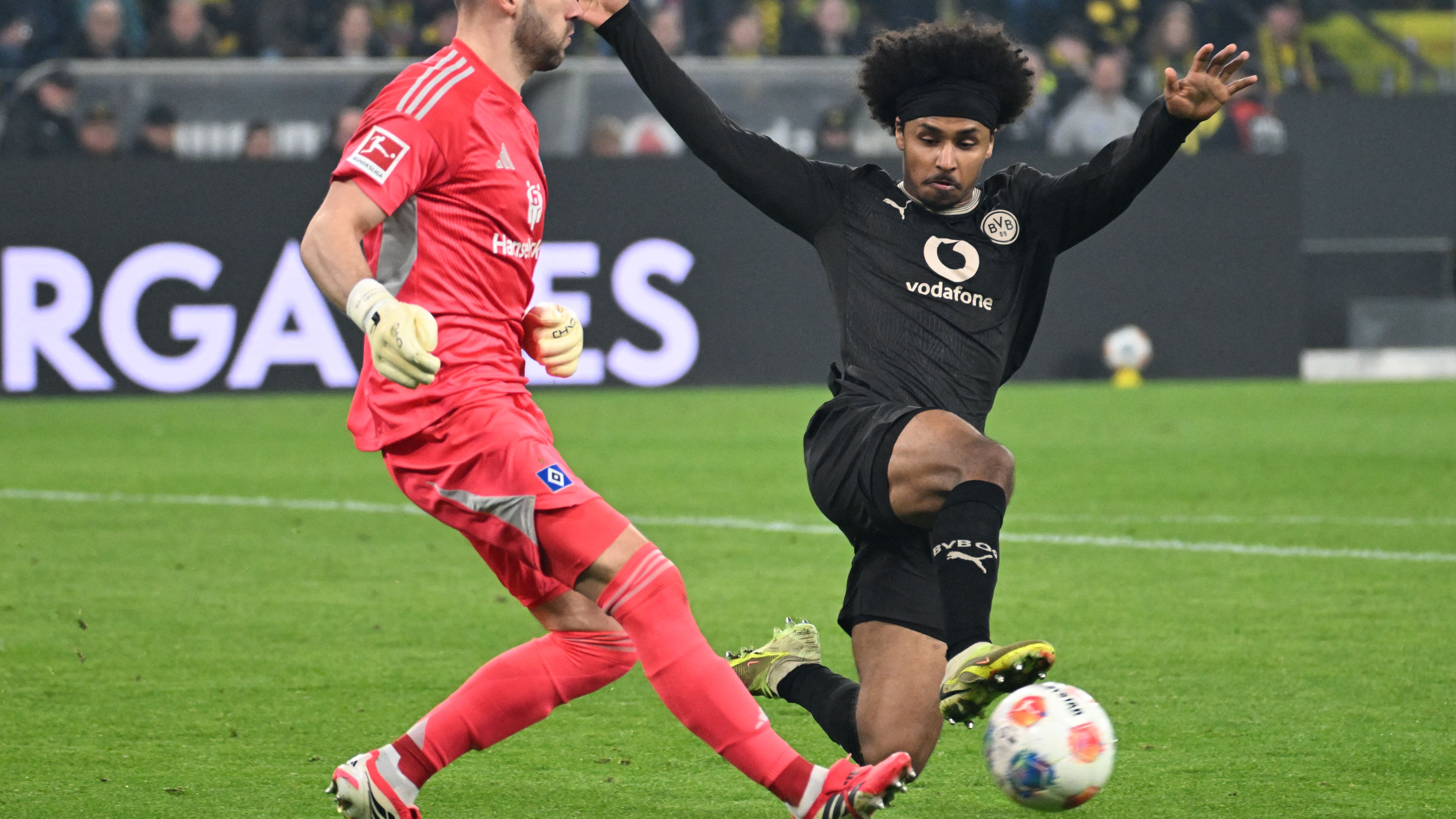 FBL-GER-BUNDESLIGA-DORTMUND-HAMBURG