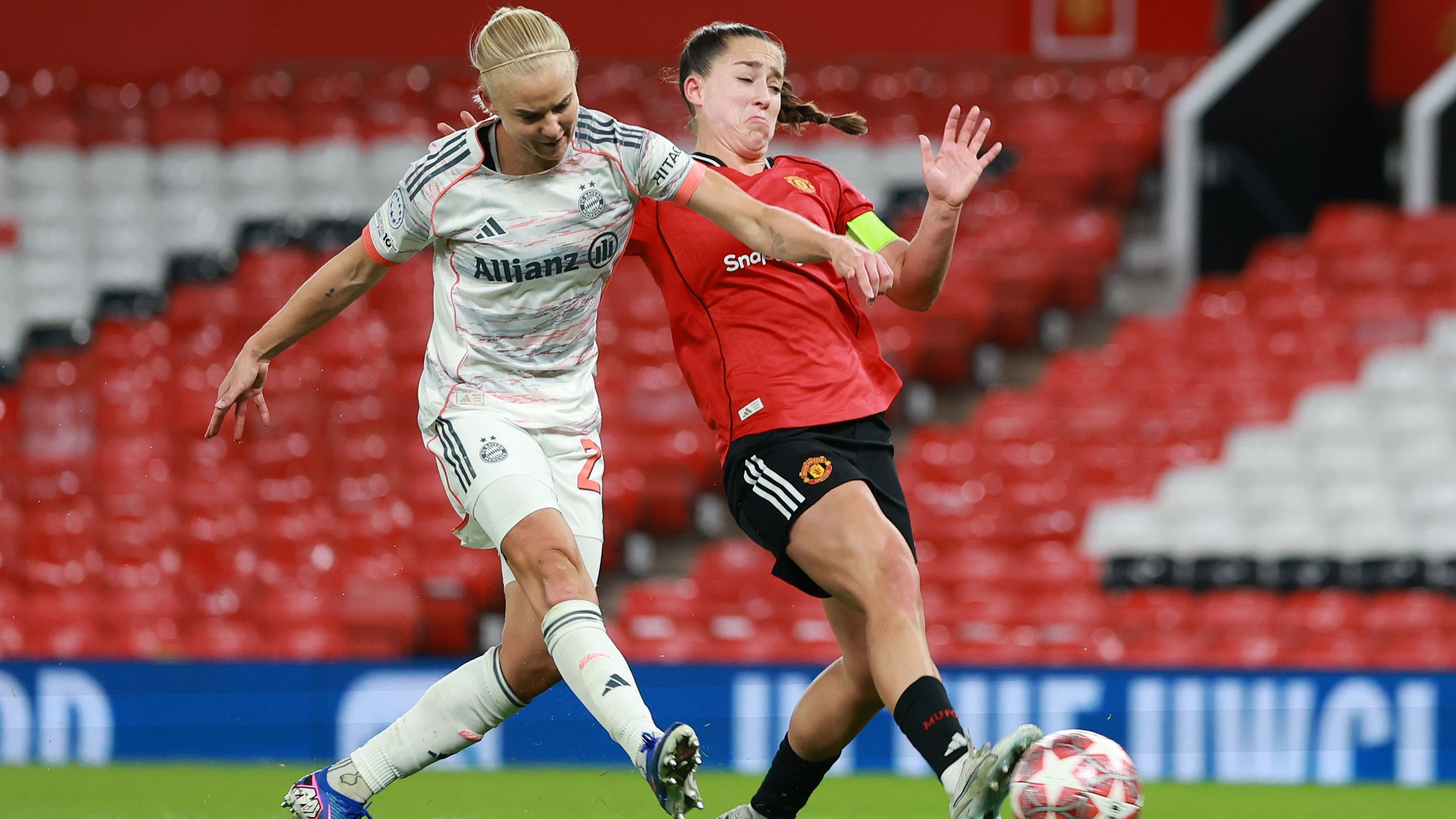 Manchester United FC v FC Bayern München - UEFA Women's Champions League 2025/26 Quarter-finals First Leg
