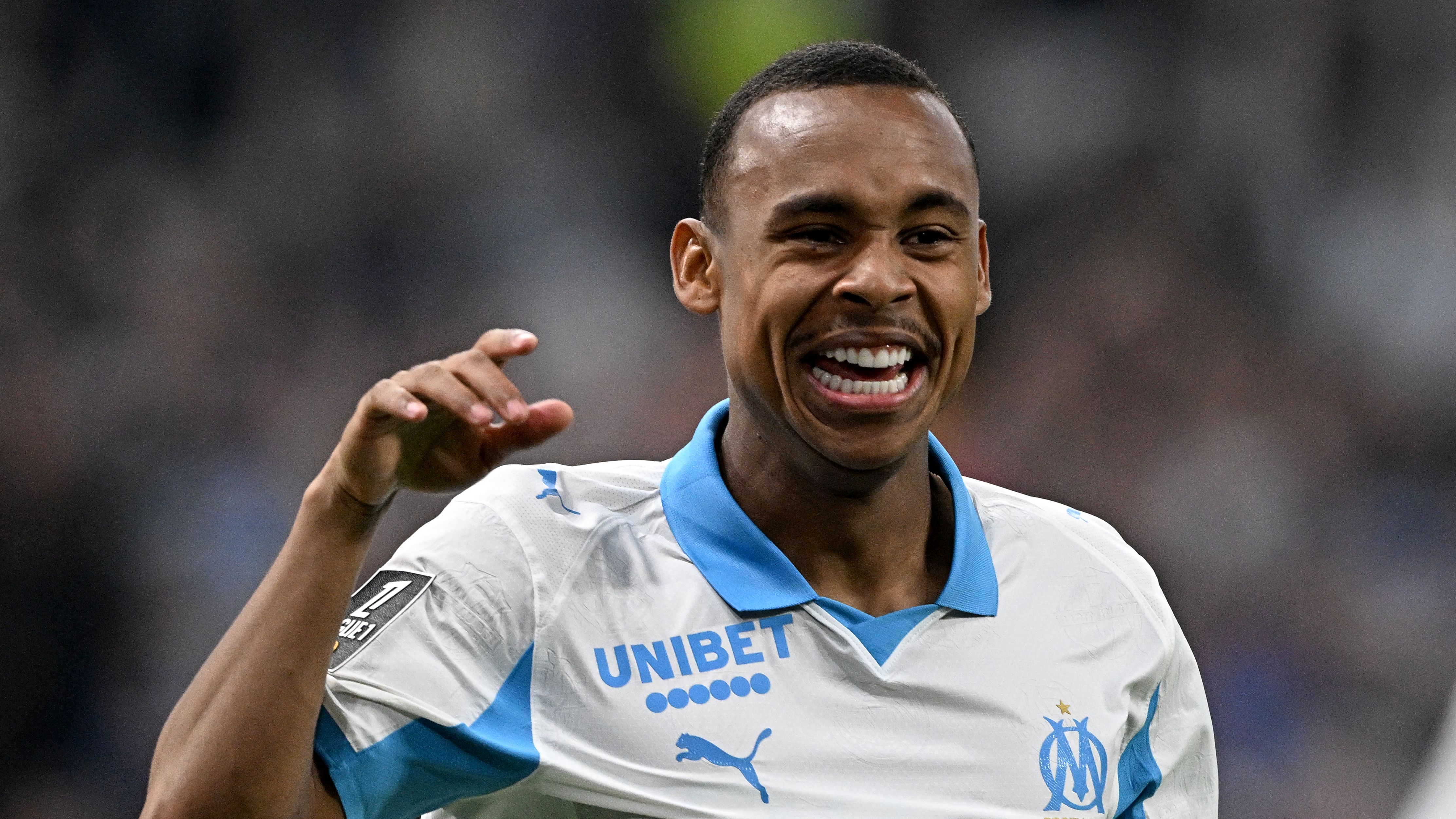 O Feyenoord já ouve o caixa tilintar: clube da Premier League faz proposta por Igor Paixão