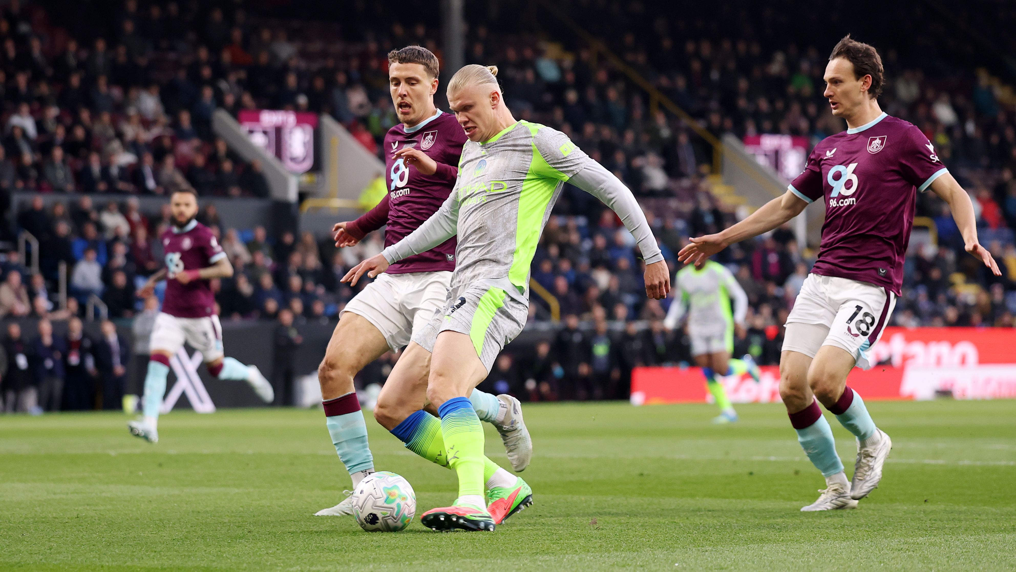 Burnley v Manchester City - Premier League
