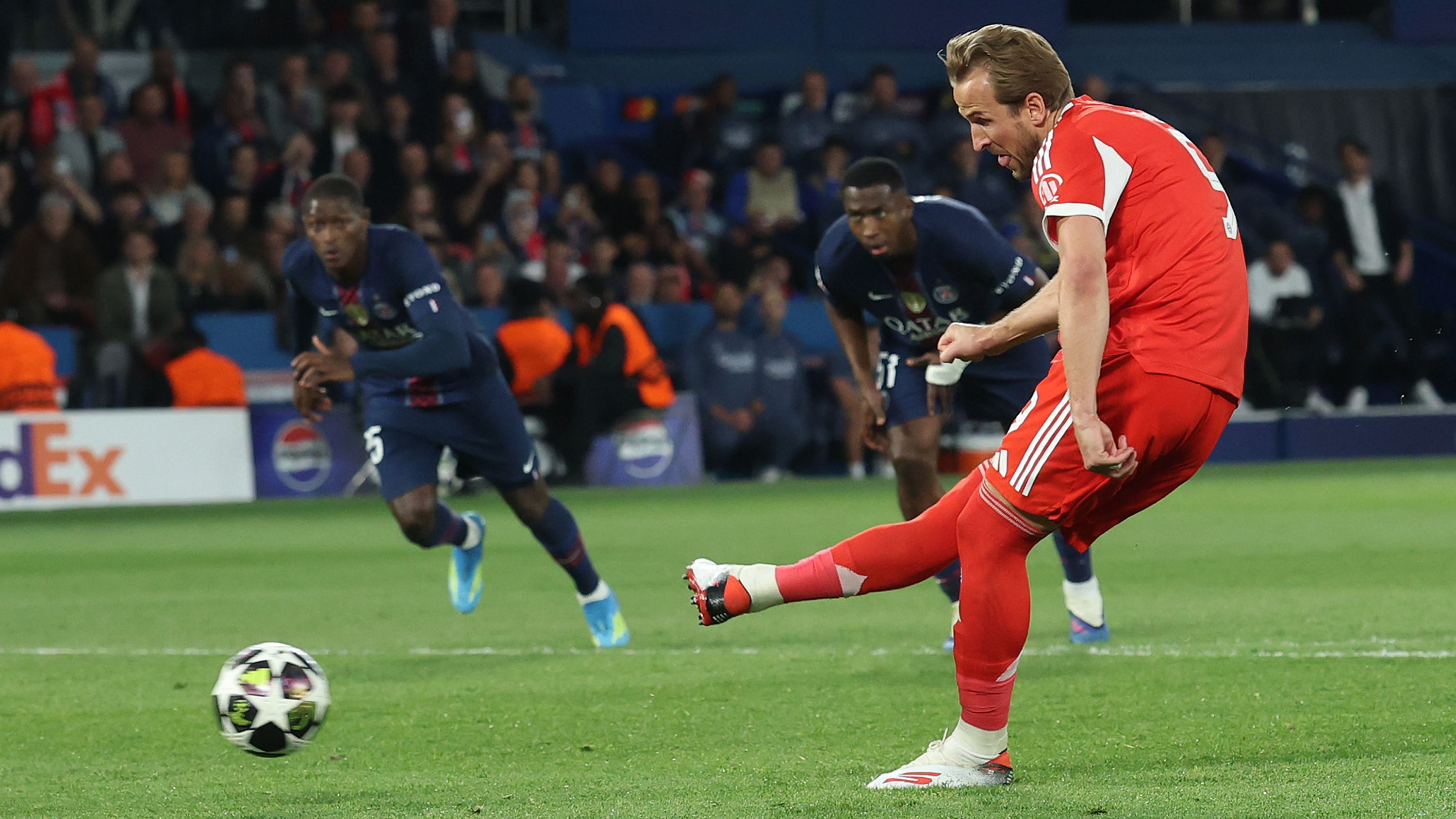 Paris Saint-Germain v FC Bayern München - UEFA Champions League 2025/26 Semi Final First Leg