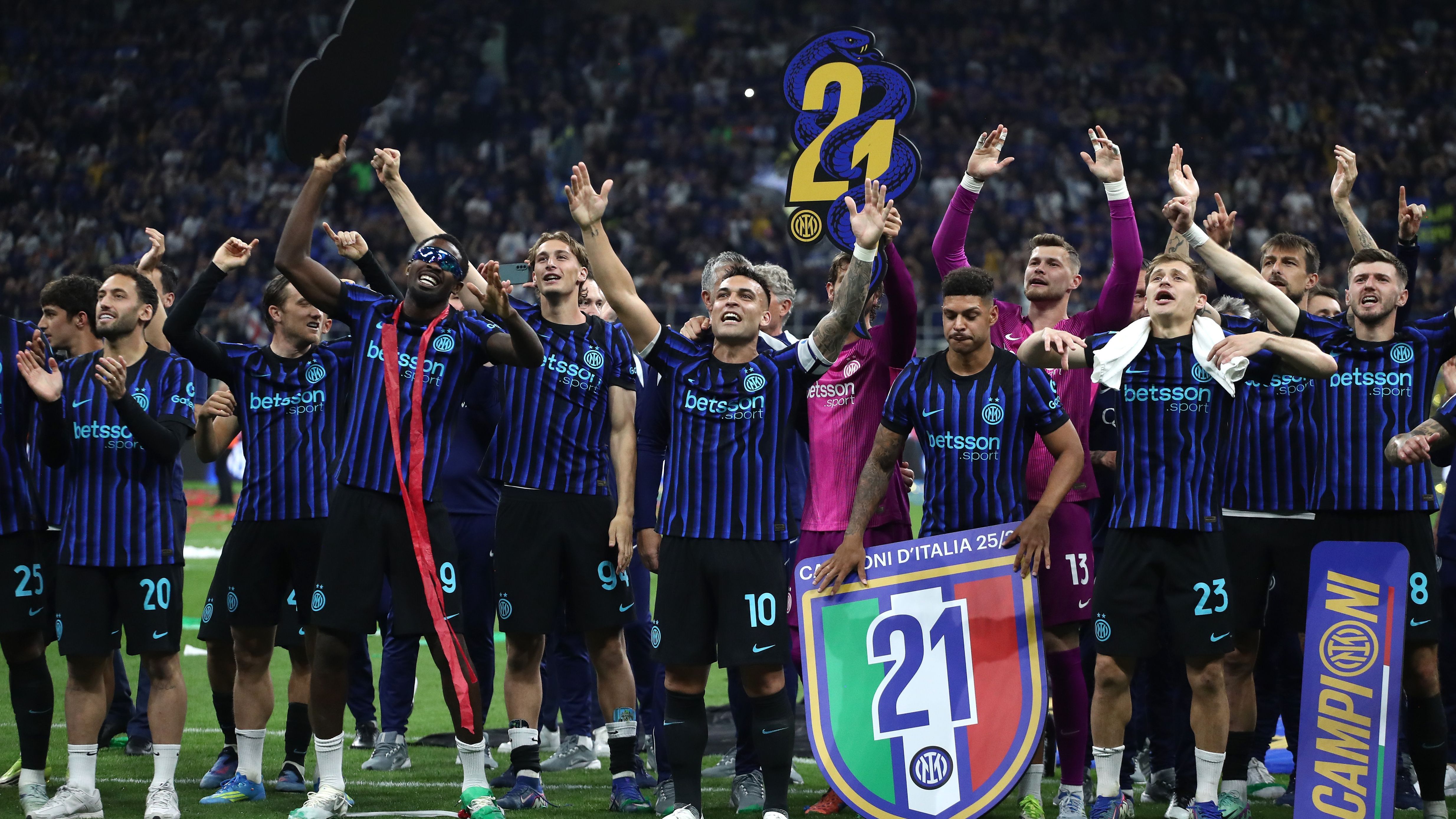 FC Internazionale v Parma Calcio 1913 - Serie A