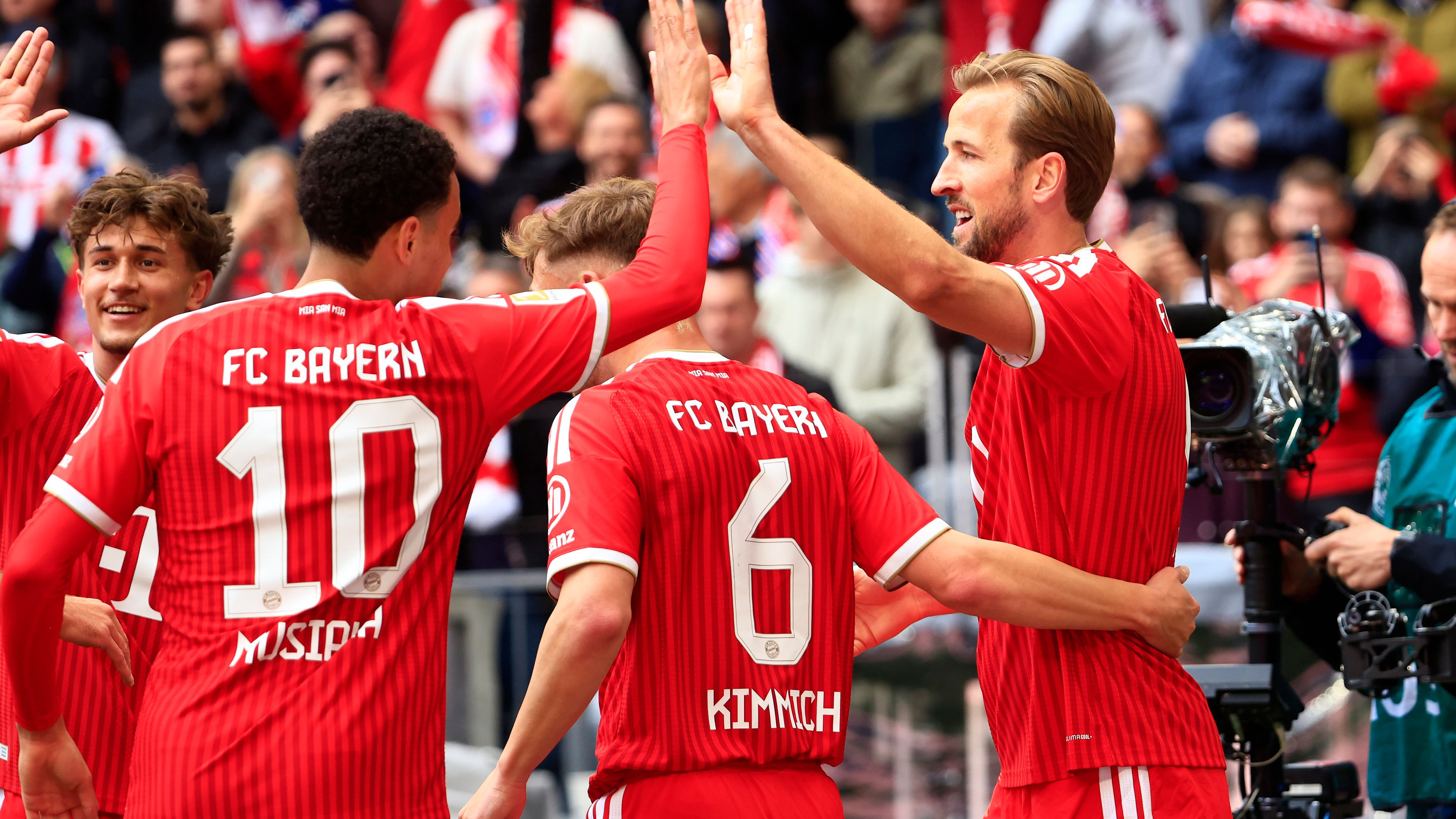 FC Bayern München v 1. FC Köln - Bundesliga