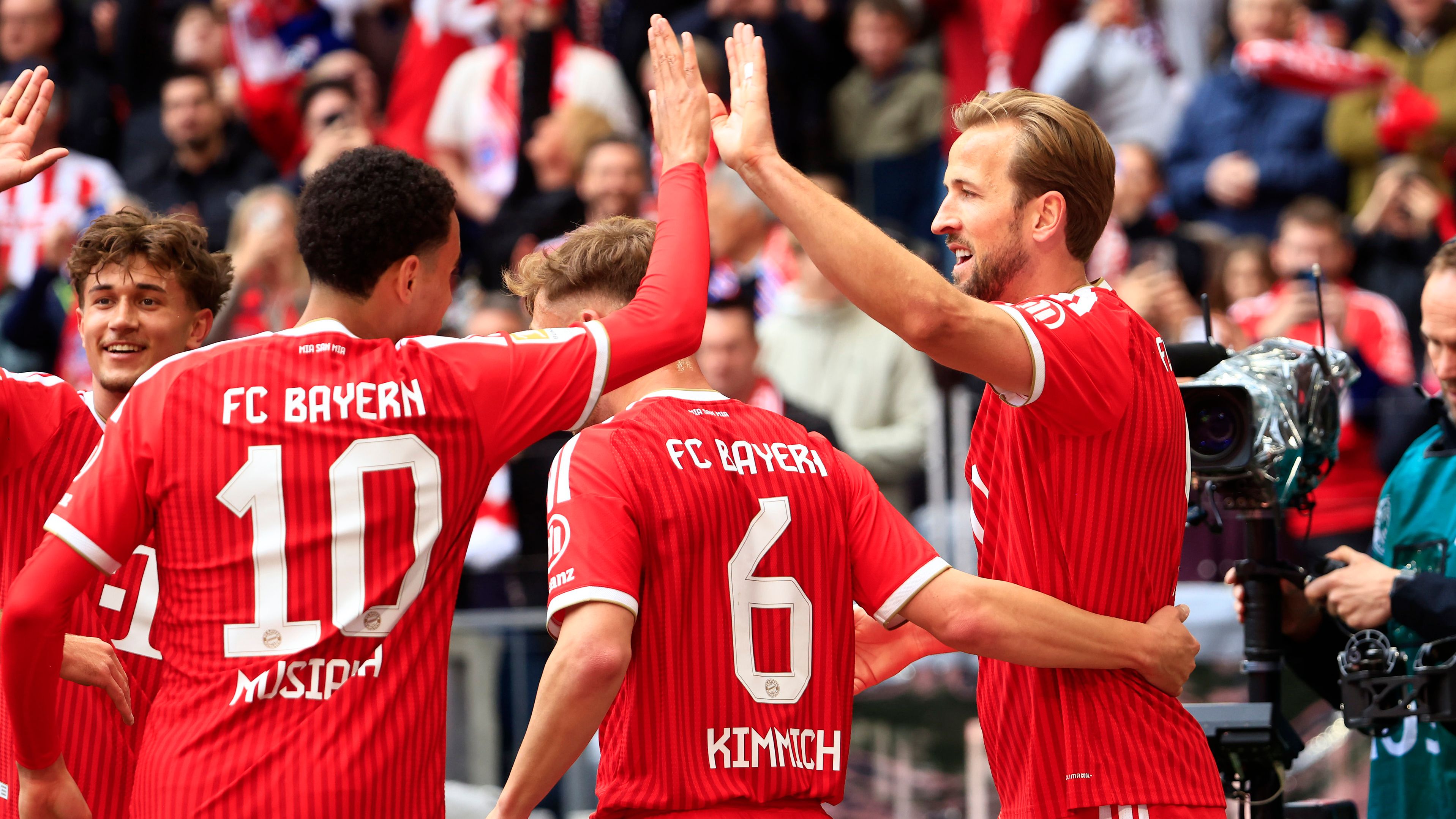 FC Bayern München v 1. FC Köln - Bundesliga