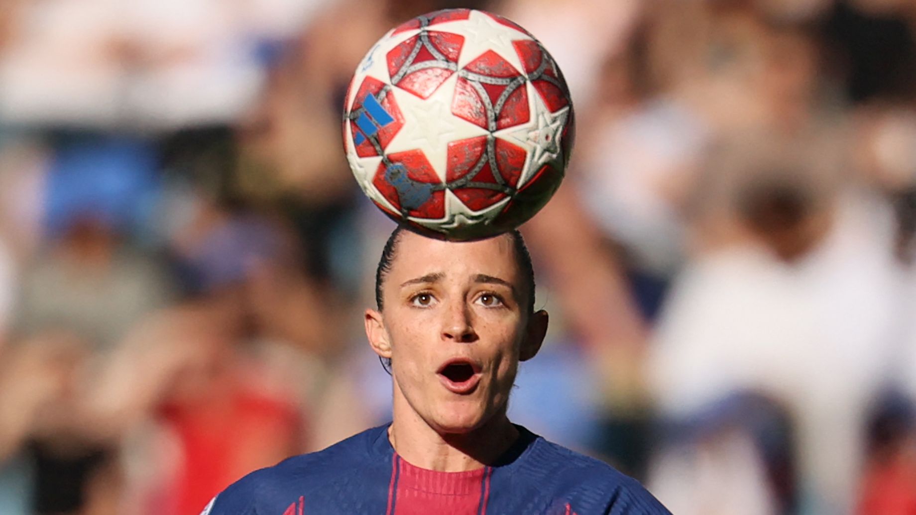 TOPSHOT-FBL-EUR-C1-BARCELONA-LYON