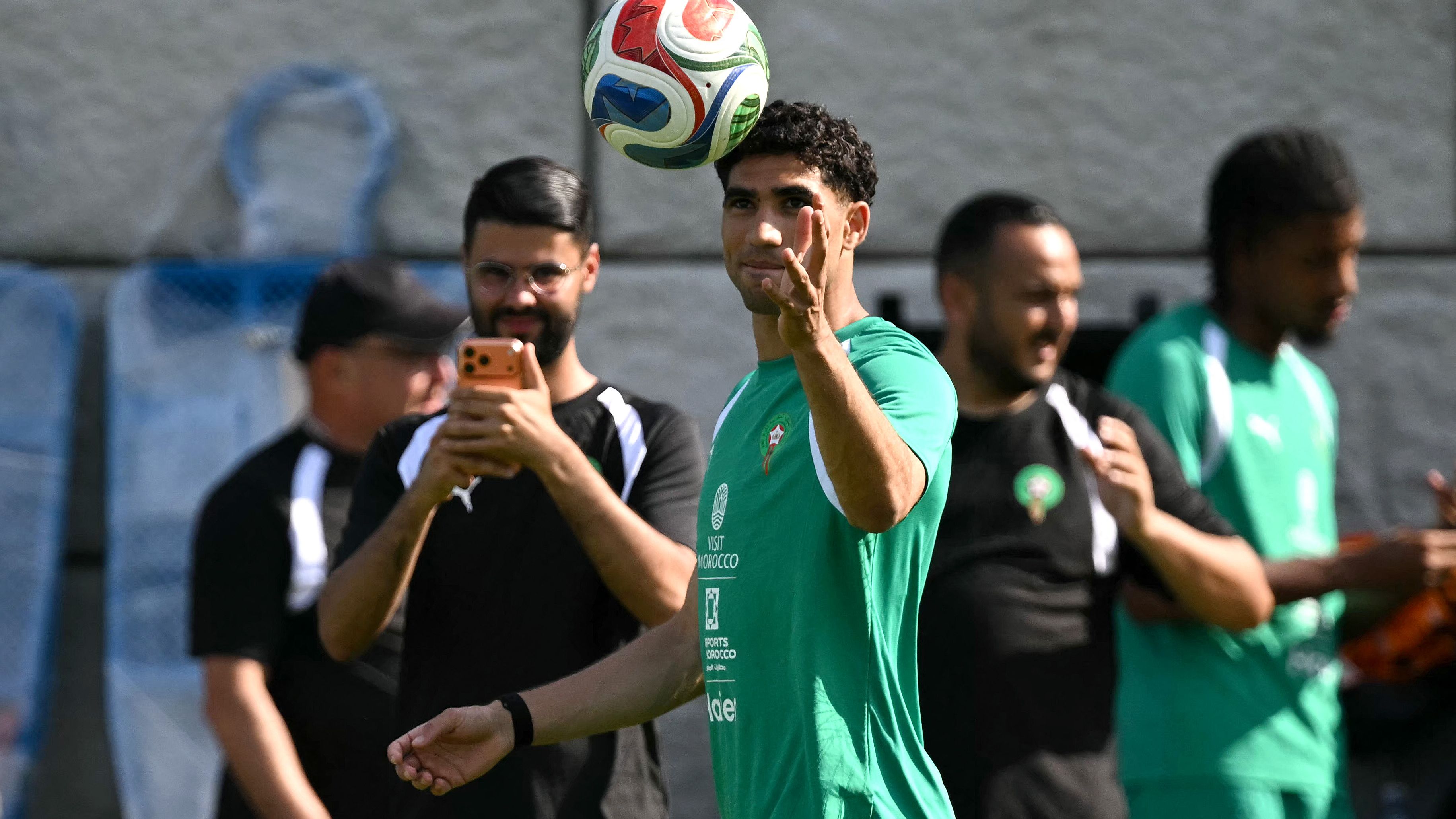 Dans une vidéo, Hussein Abdelghani affirme : « Le Maroc porte les espoirs de tous les Arabes, et l’équipe d’Algérie lui ressemble. »