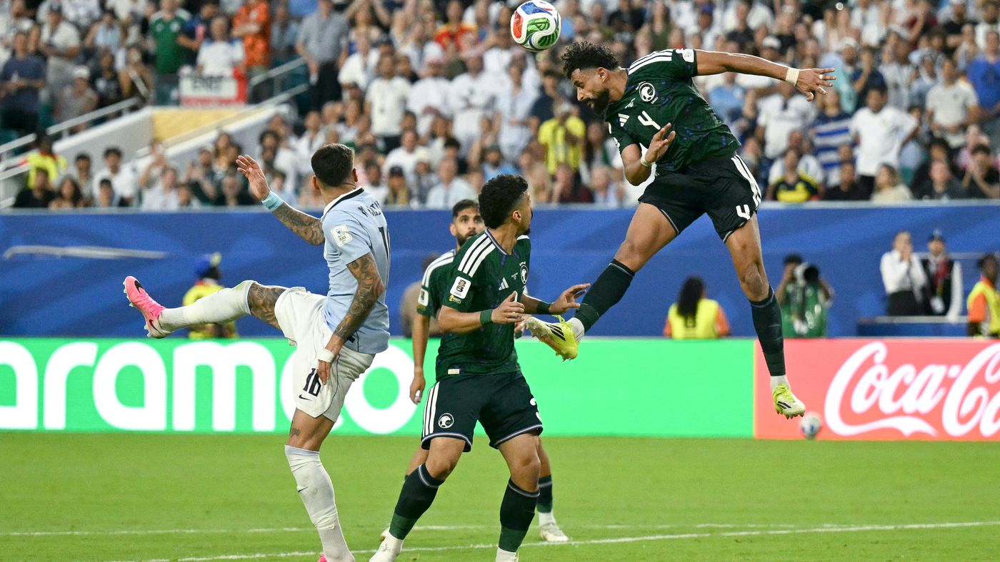 عرضان أوروبيان من أجل ضم عبد الإله العمري .. وأسطورة الهلال للنصر: استبدلوه بلاعب أجنبي!