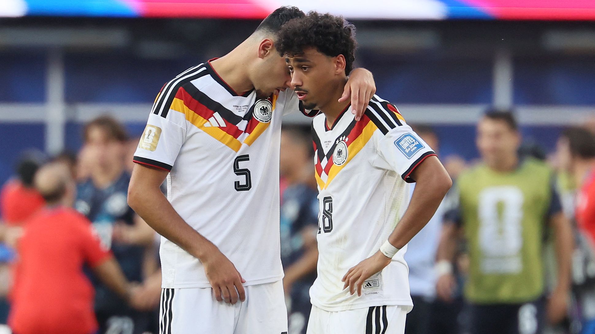 TOPSHOT-FBL-WC-2026-MATCH74-GER-PAR-FANS